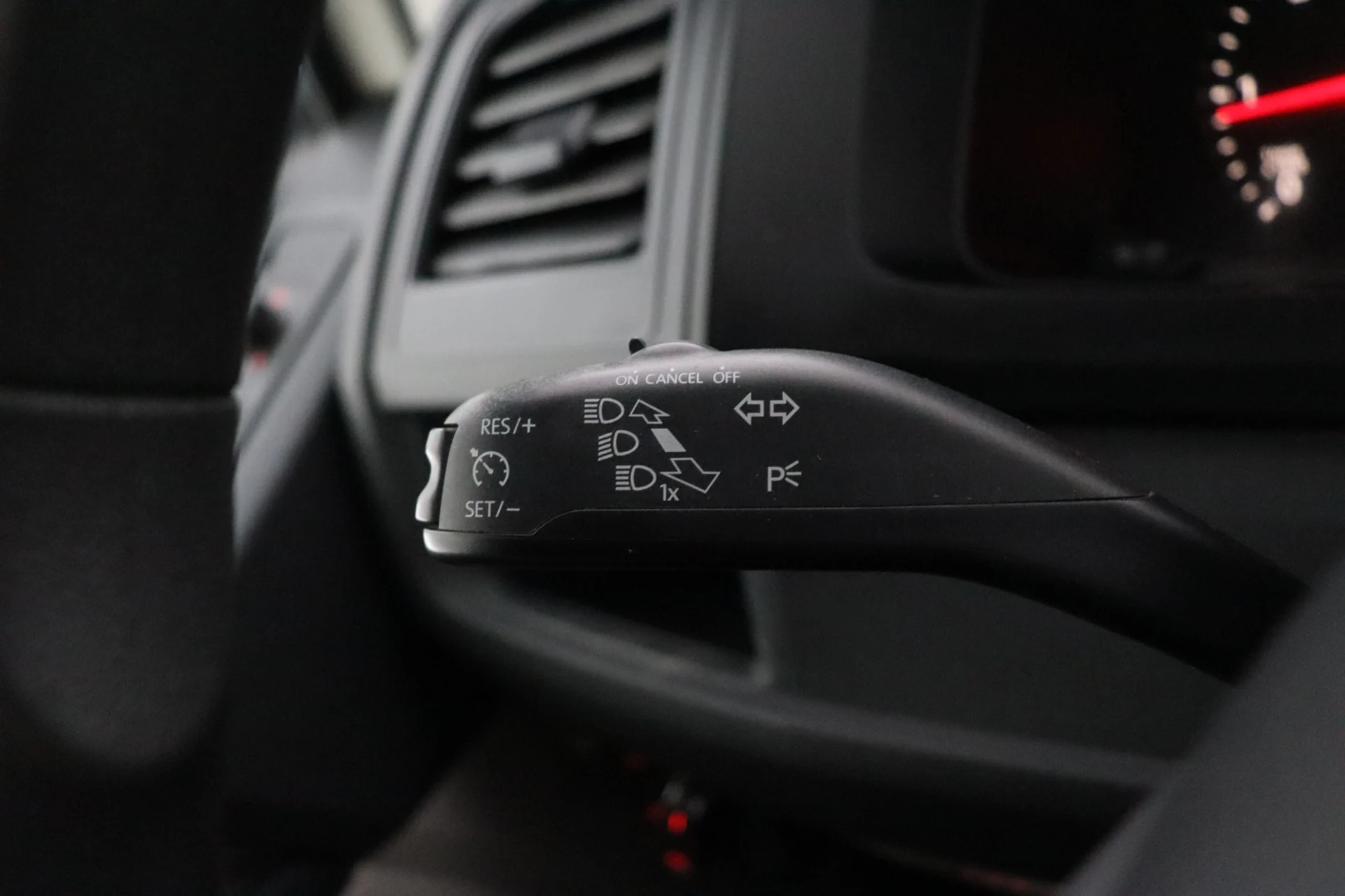 Car Image - 5YOZZQ4JNNlVicdN6fDKbD