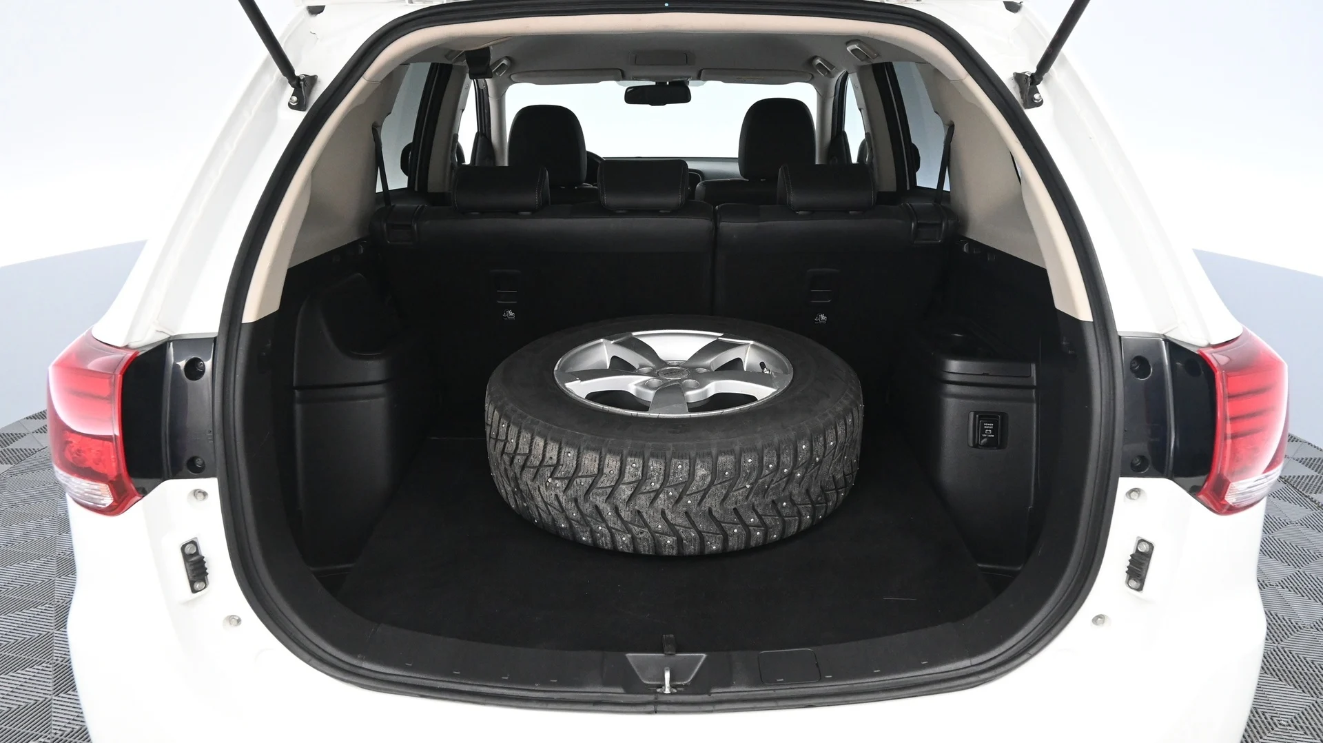 Car Image - 5VPb3AmLdWARHY0ByFhOkB