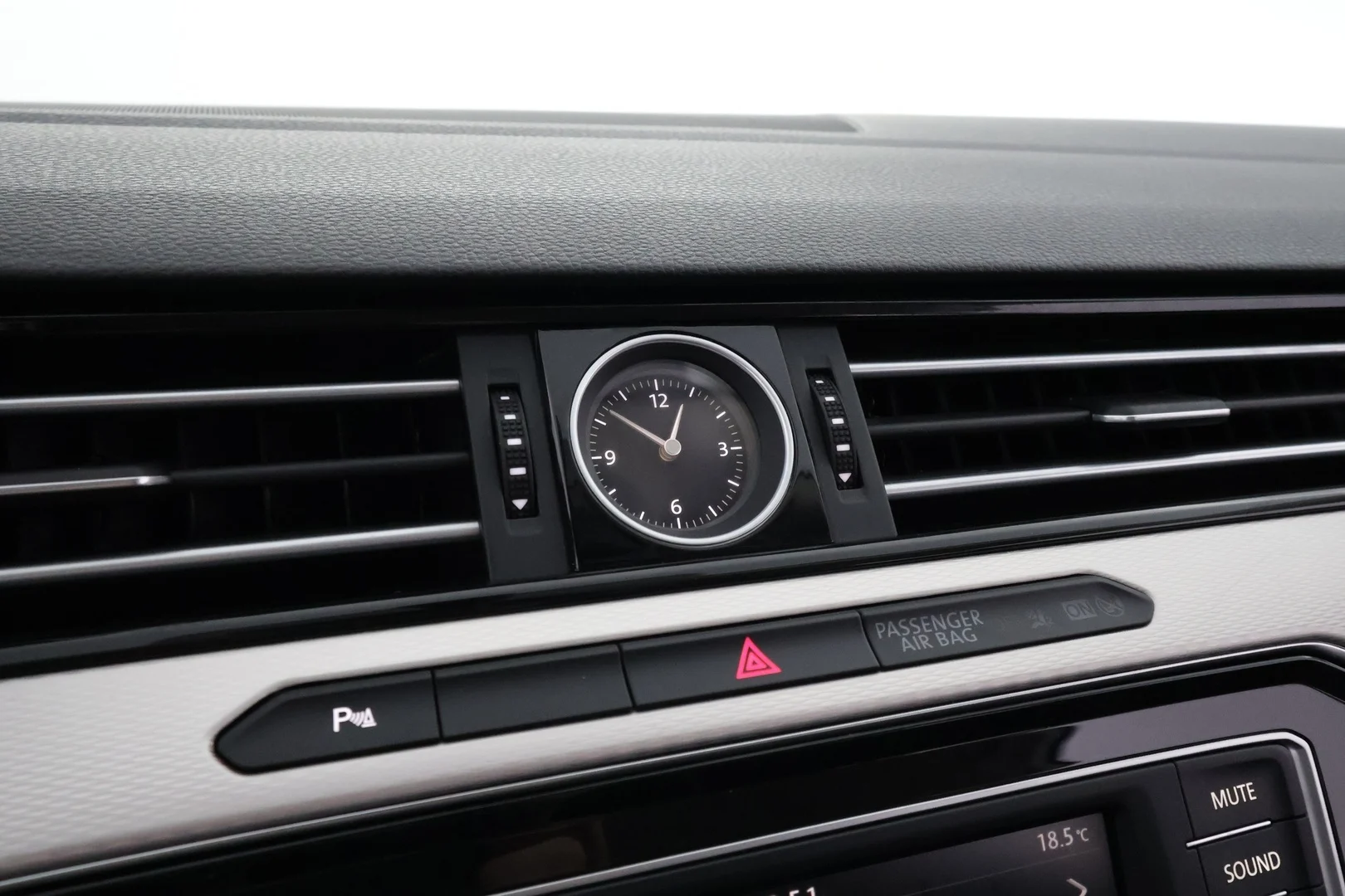 Car Image - 6dtzfnPMRFsophkK1m2tzo