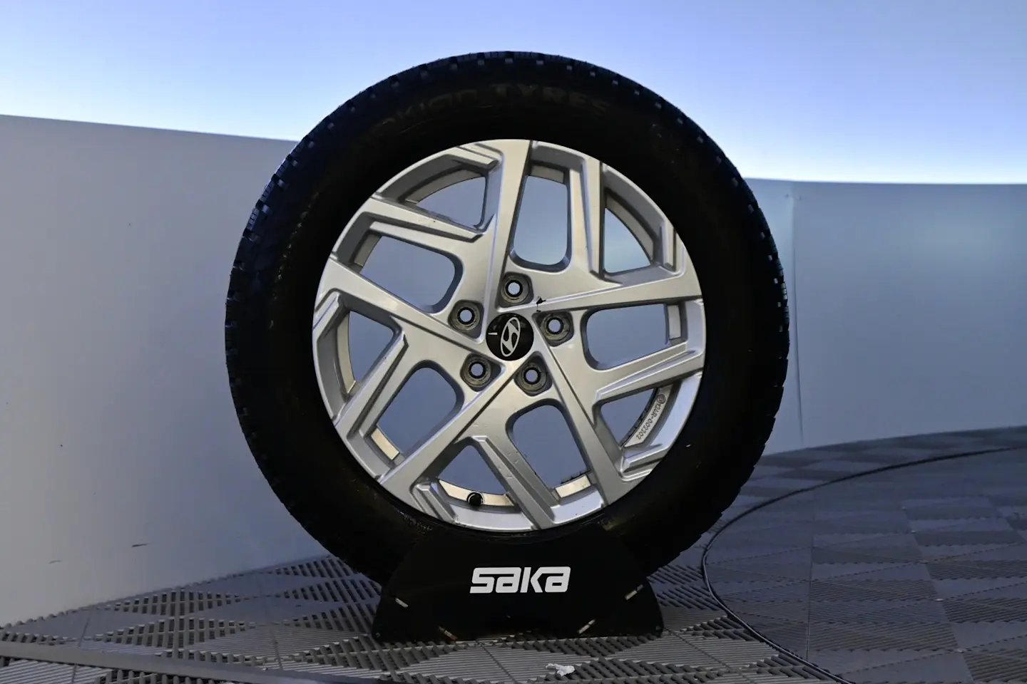 Car Image - 4dqd0KxNlW140xGIDmyhNG