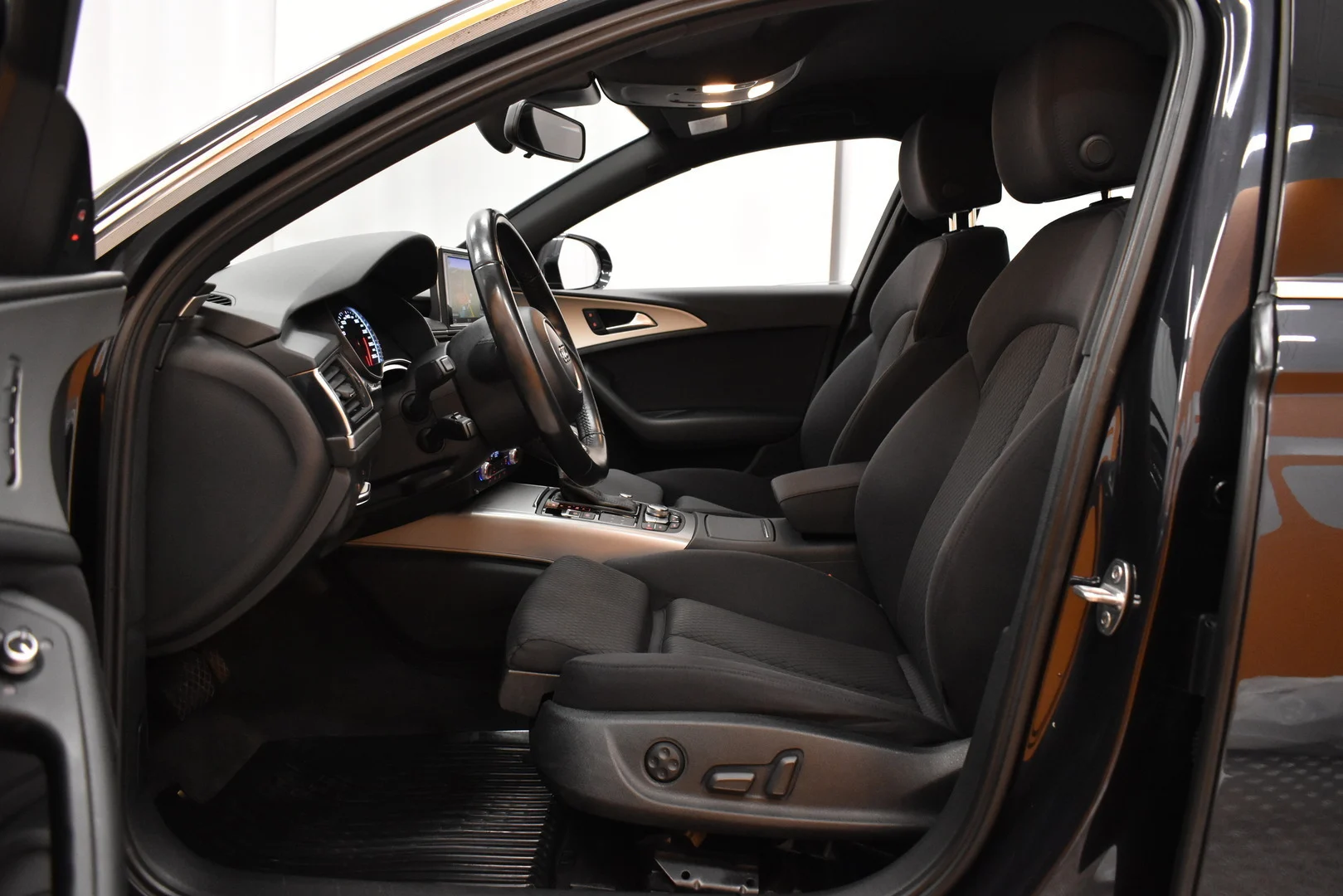 Car Image - qMDwGfU4ximJQ9WXA2FX2