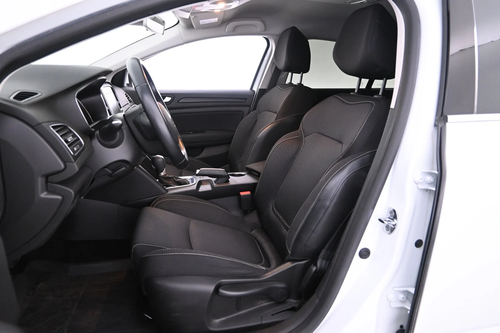 Car Image - 5L1OeBmKod5LXd3xQVBlLO