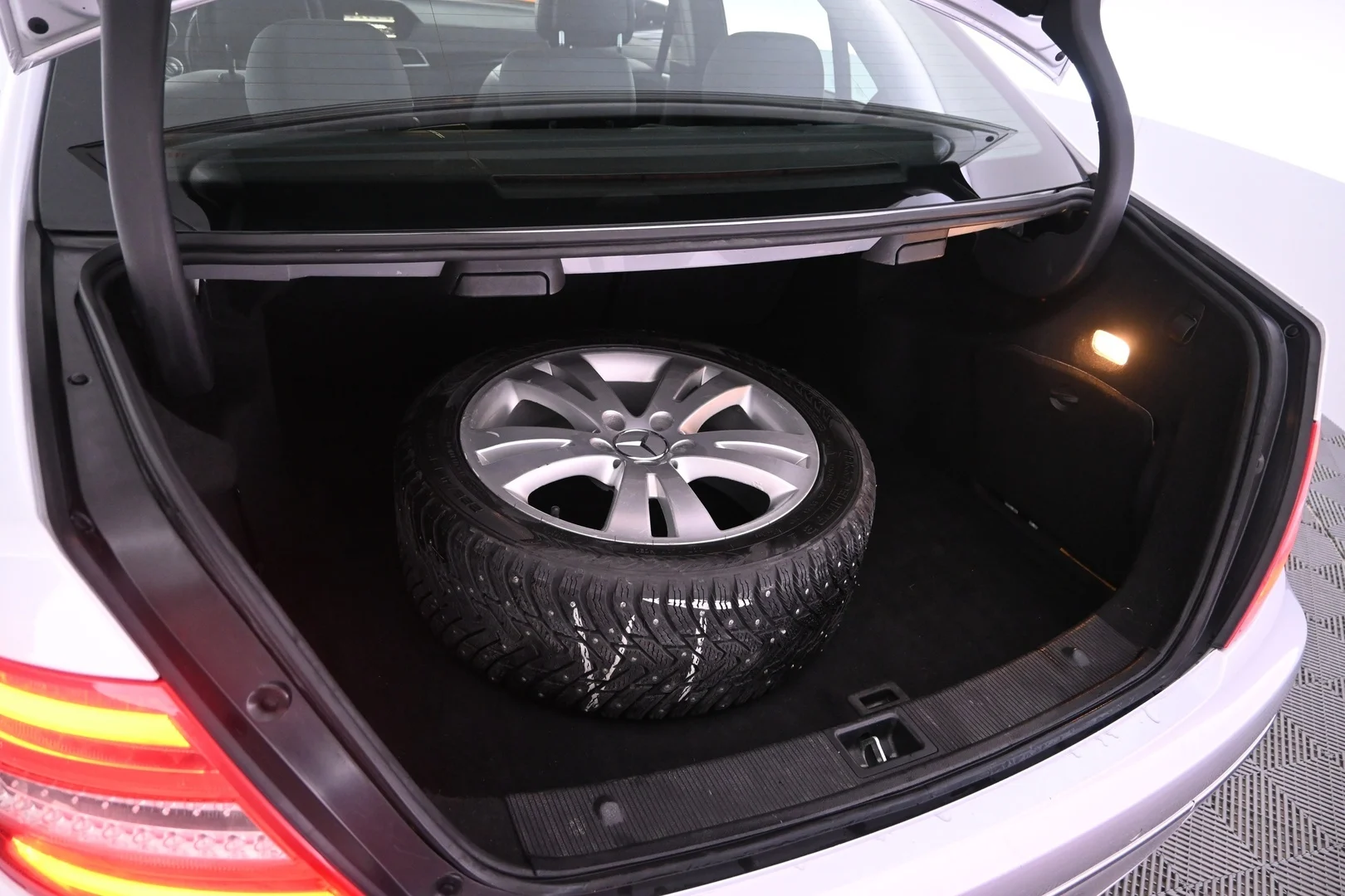 Car Image - 5Bjolkw99wUUYbekY0syEm