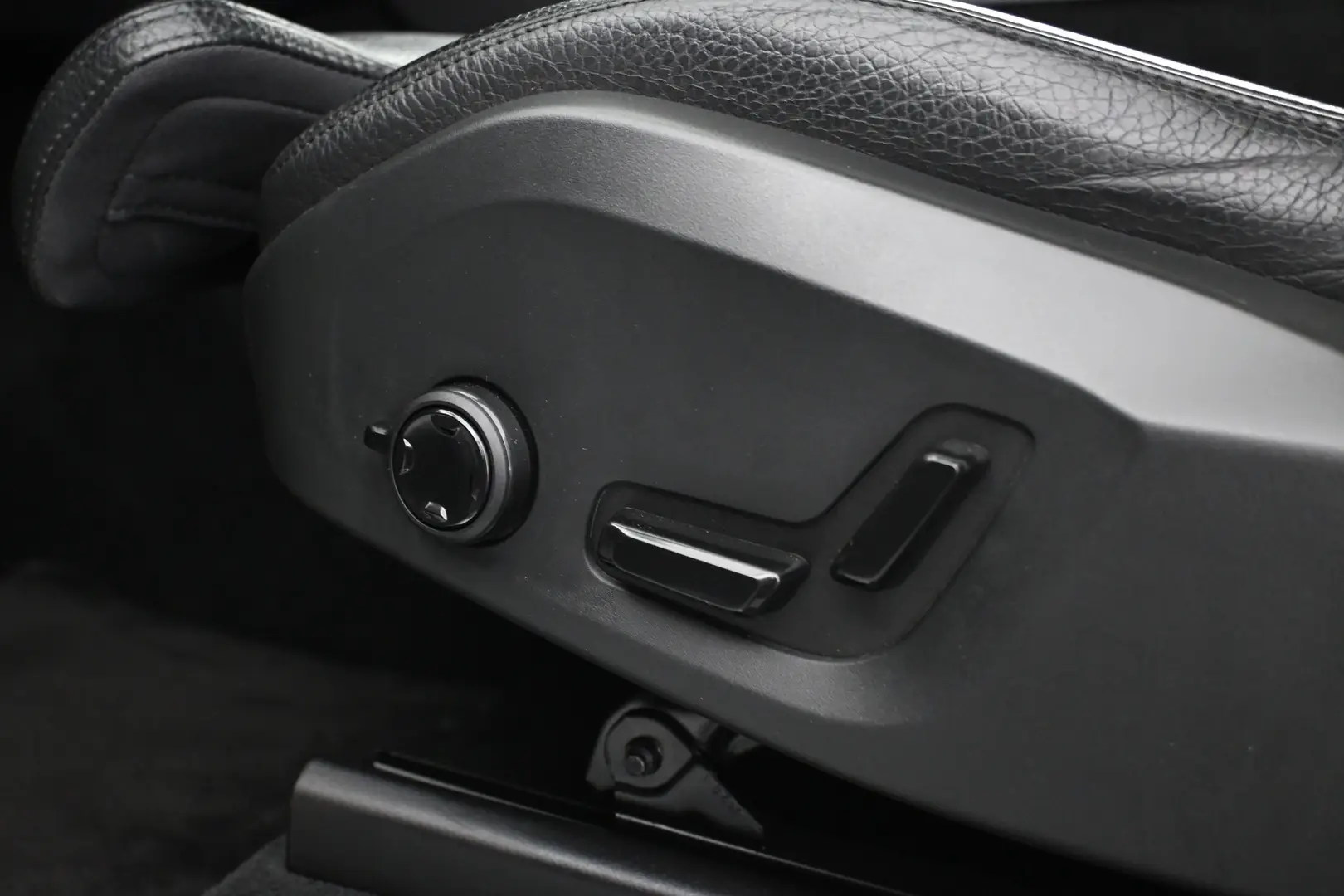 Car Image - 5qyLj4gXbXmKGYMWqBGLkk