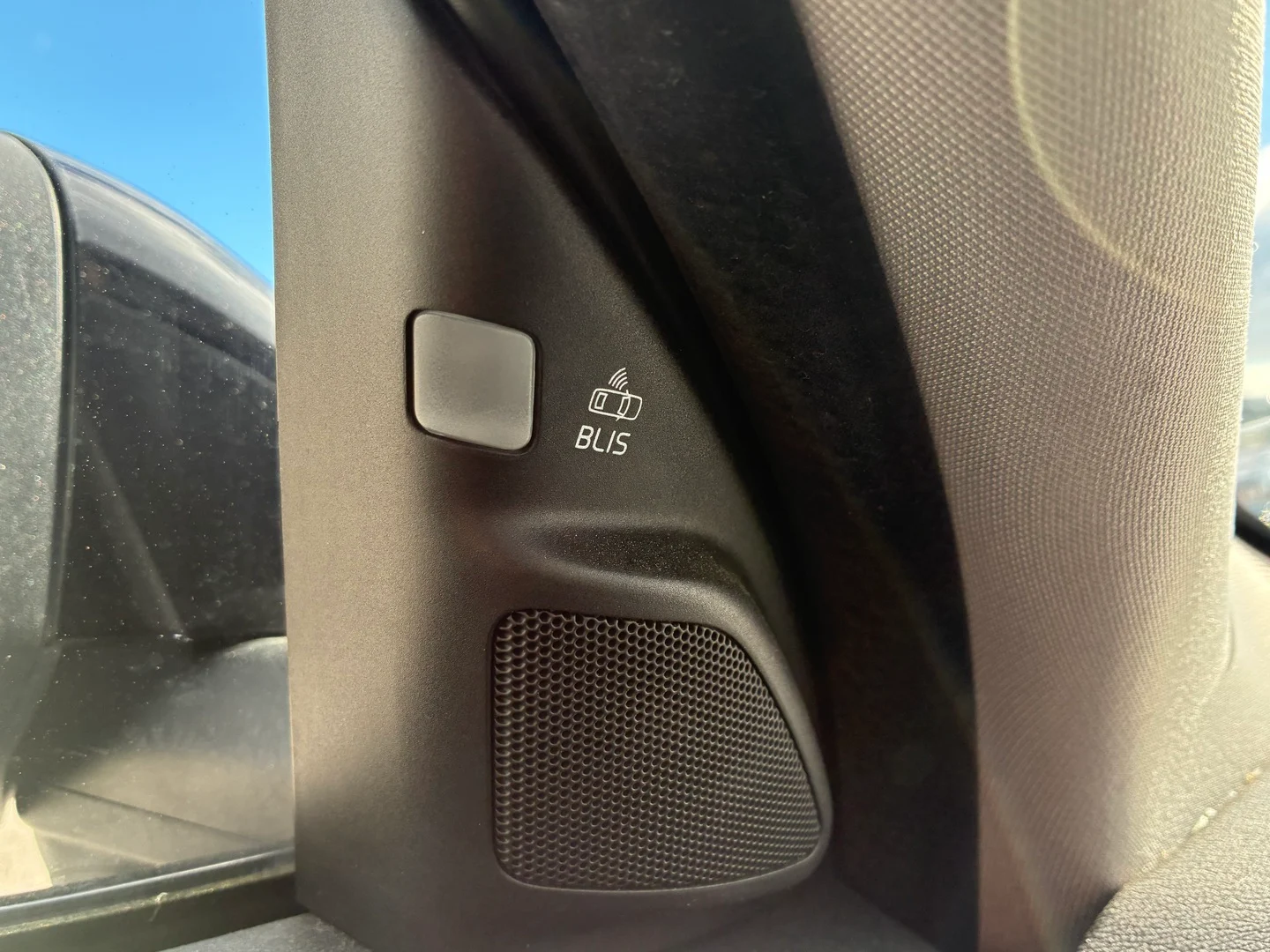 Car Image - OEMR905tbQkuIZHLfr6wQ