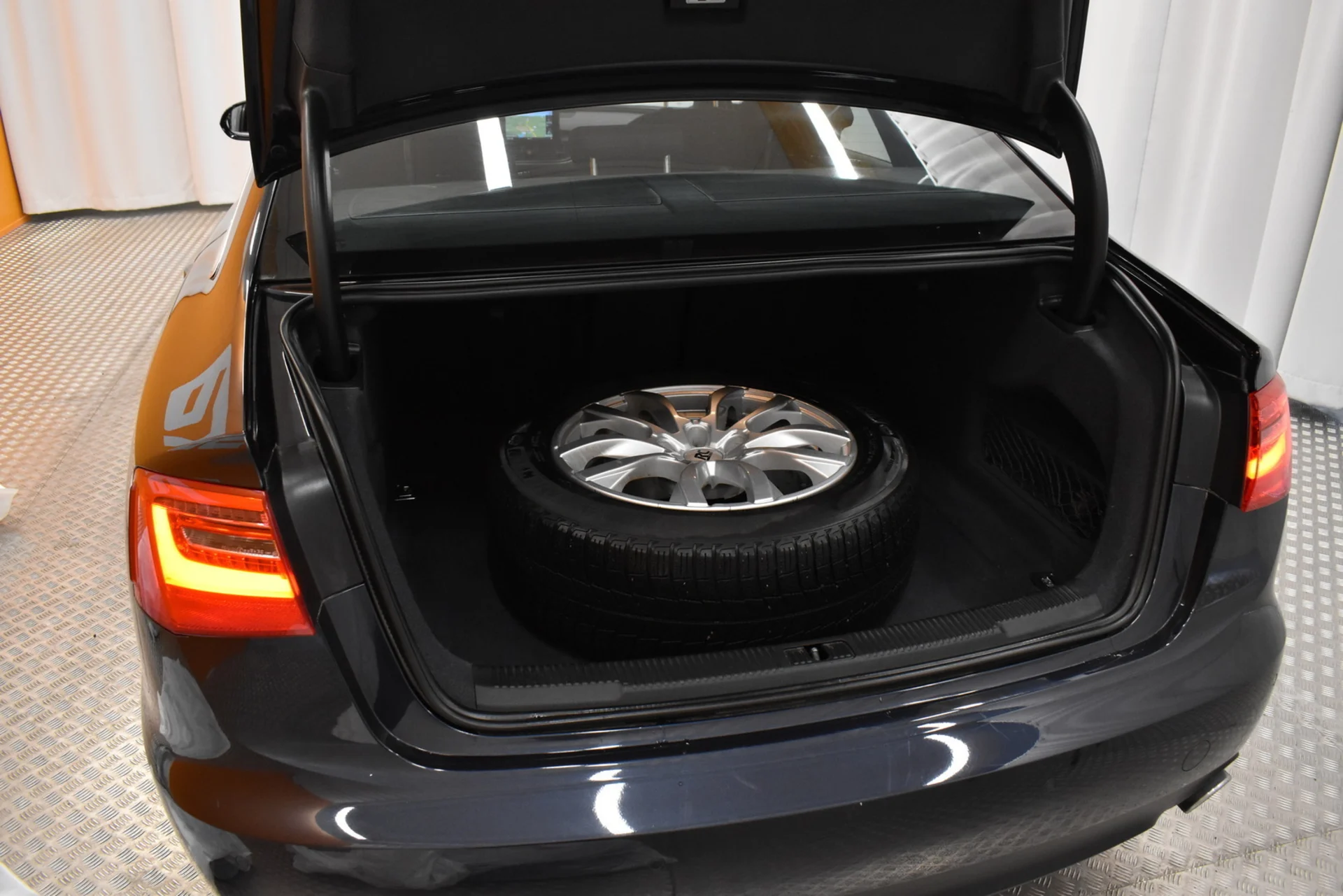 Car Image - qMDwGfU4ximJQ9WXA2FX2