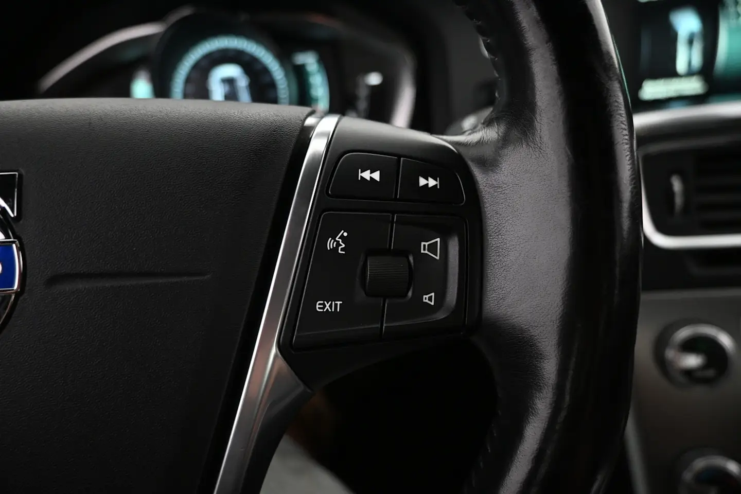 Car Image - S1QJ1eClYeA9gO94N4FMJ