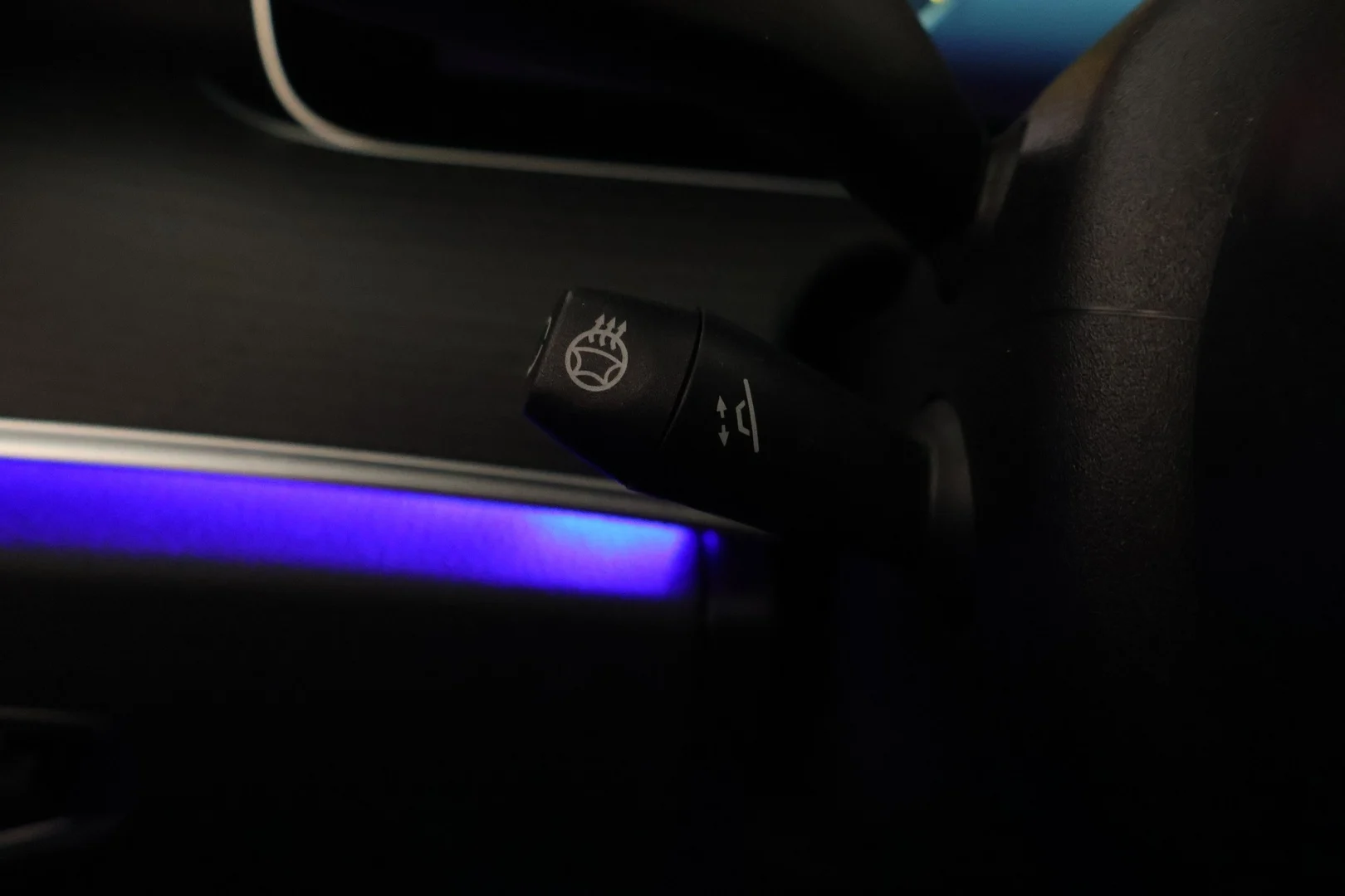 Car Image - 6dsheD4qdf7r1SccRR8xbn