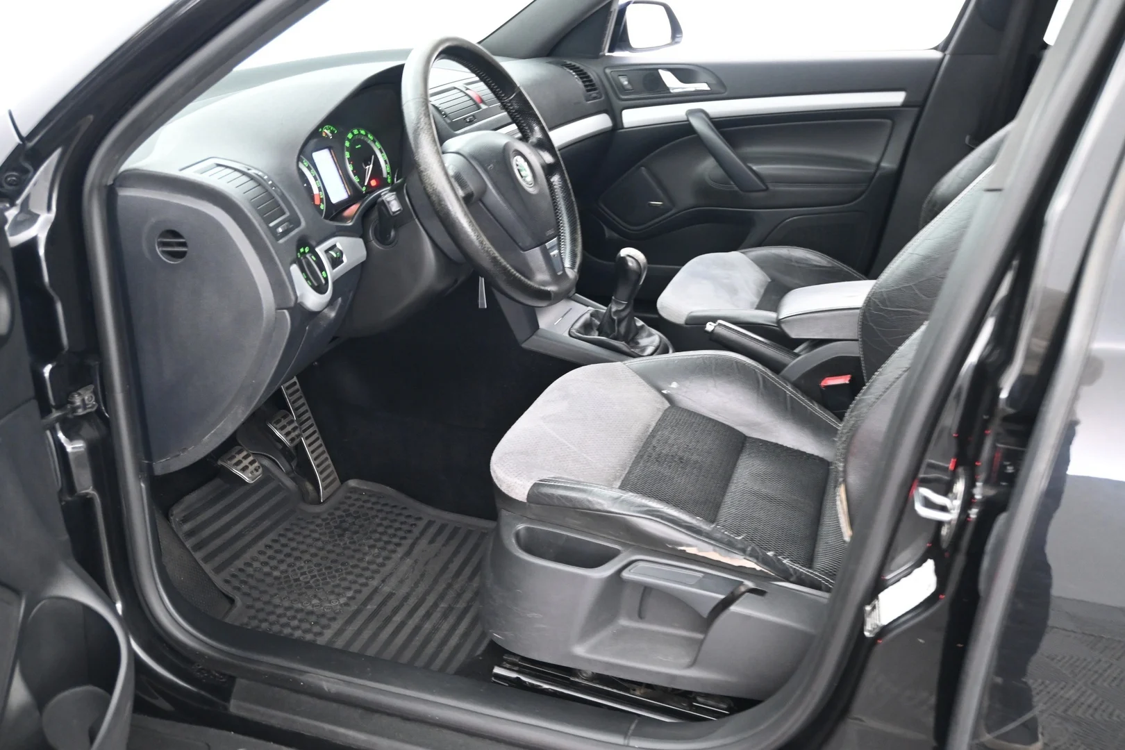Car Image - QW5s2aY97t4lU6Miu5Vzc