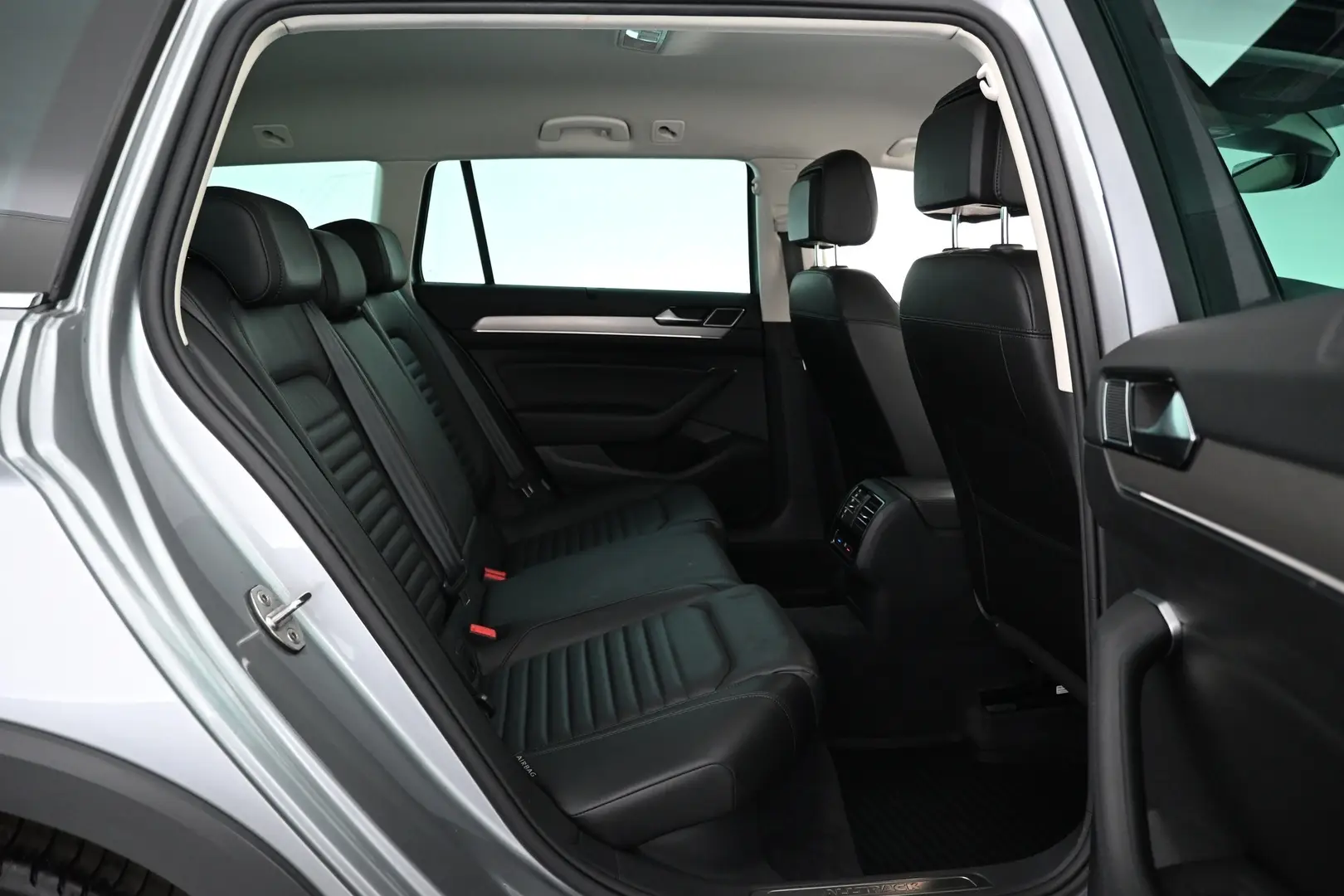 Car Image - 4MZi0NE4h3KdCmNKRxlbQt