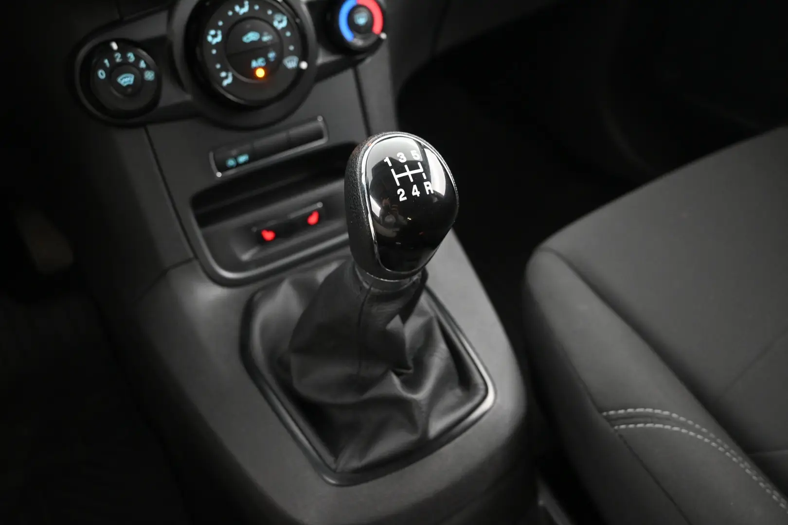 Car Image - 2010BCGeybzqKZFQK4cAA4