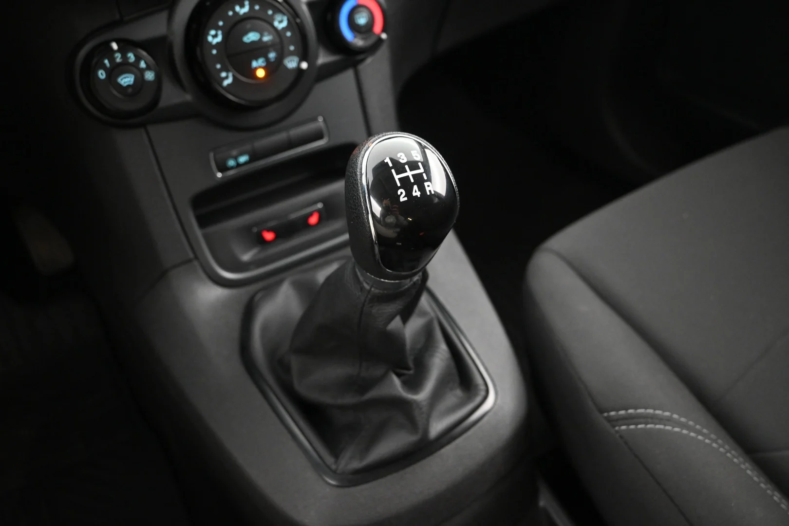 Car Image - 2010BCGeybzqKZFQK4cAA4