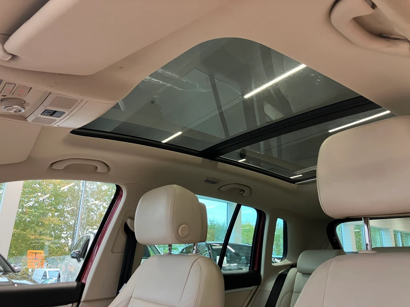 Car Image - 5OITrLBQZYorl8Y7f62m2a