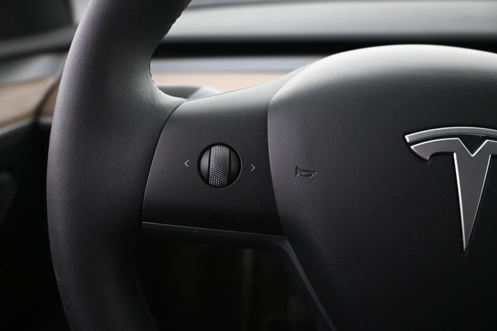 Car Image - 6OXaka8mVGQyCFP616dBtJ