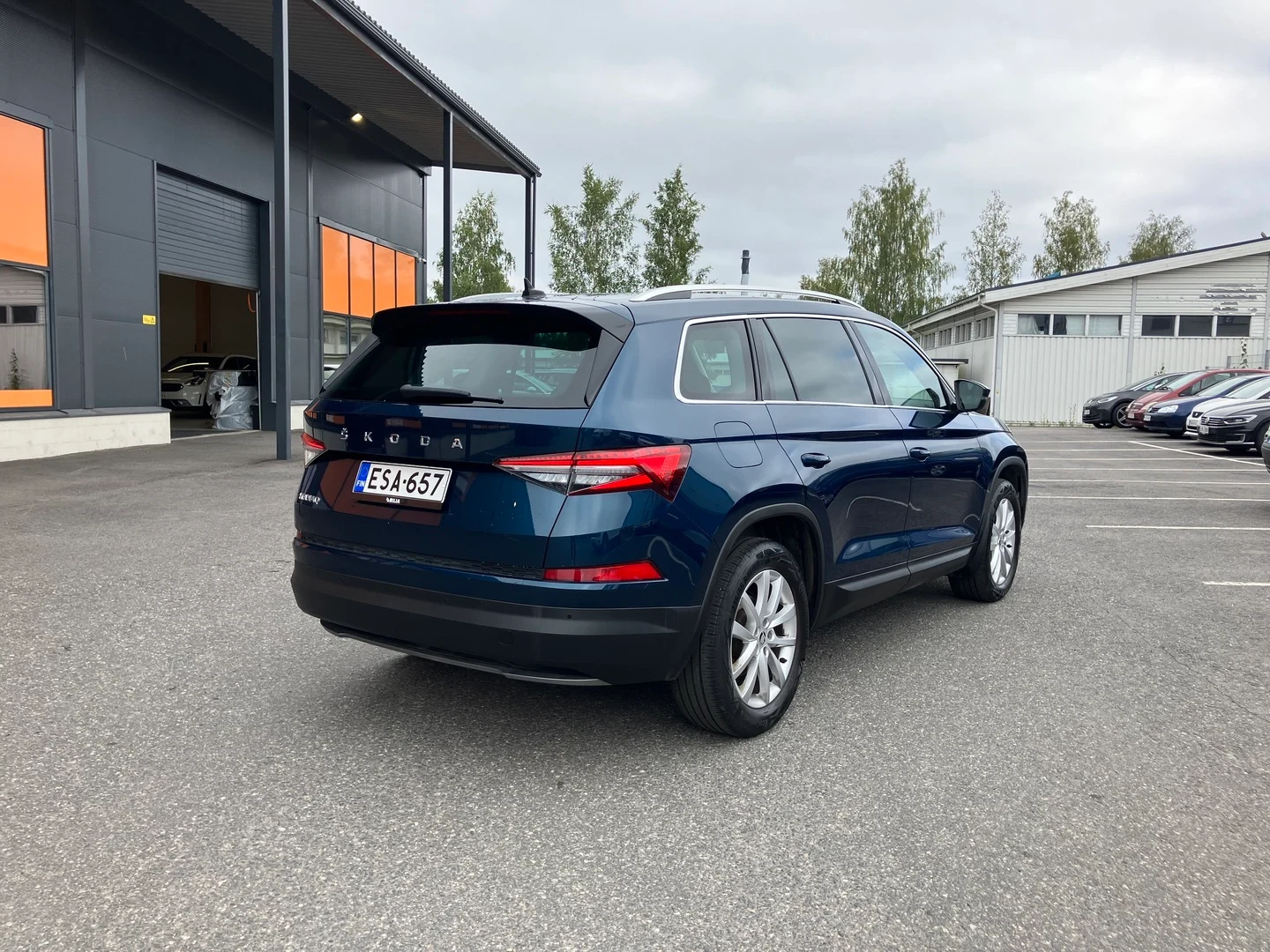 Car Image - FZcZmBvXsrdqV9vLdm3NM