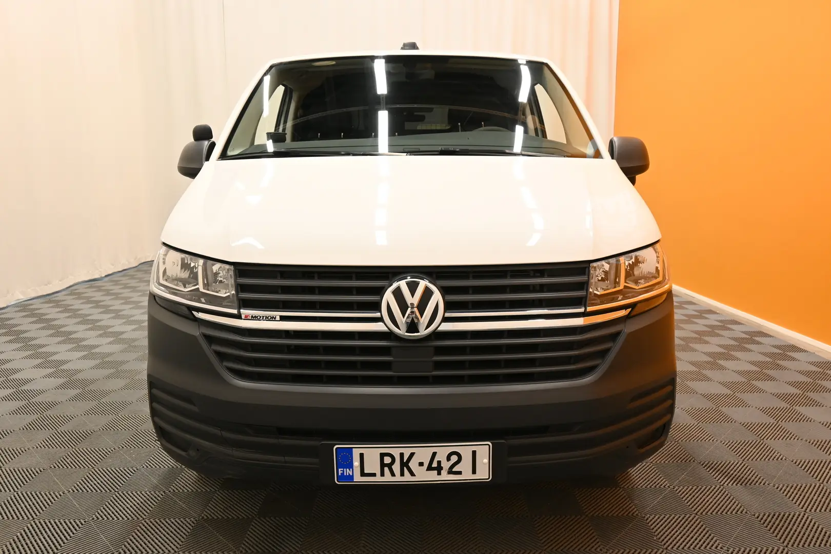 Car Image - 3K0aMaEHwAy1EC8JguP5FR