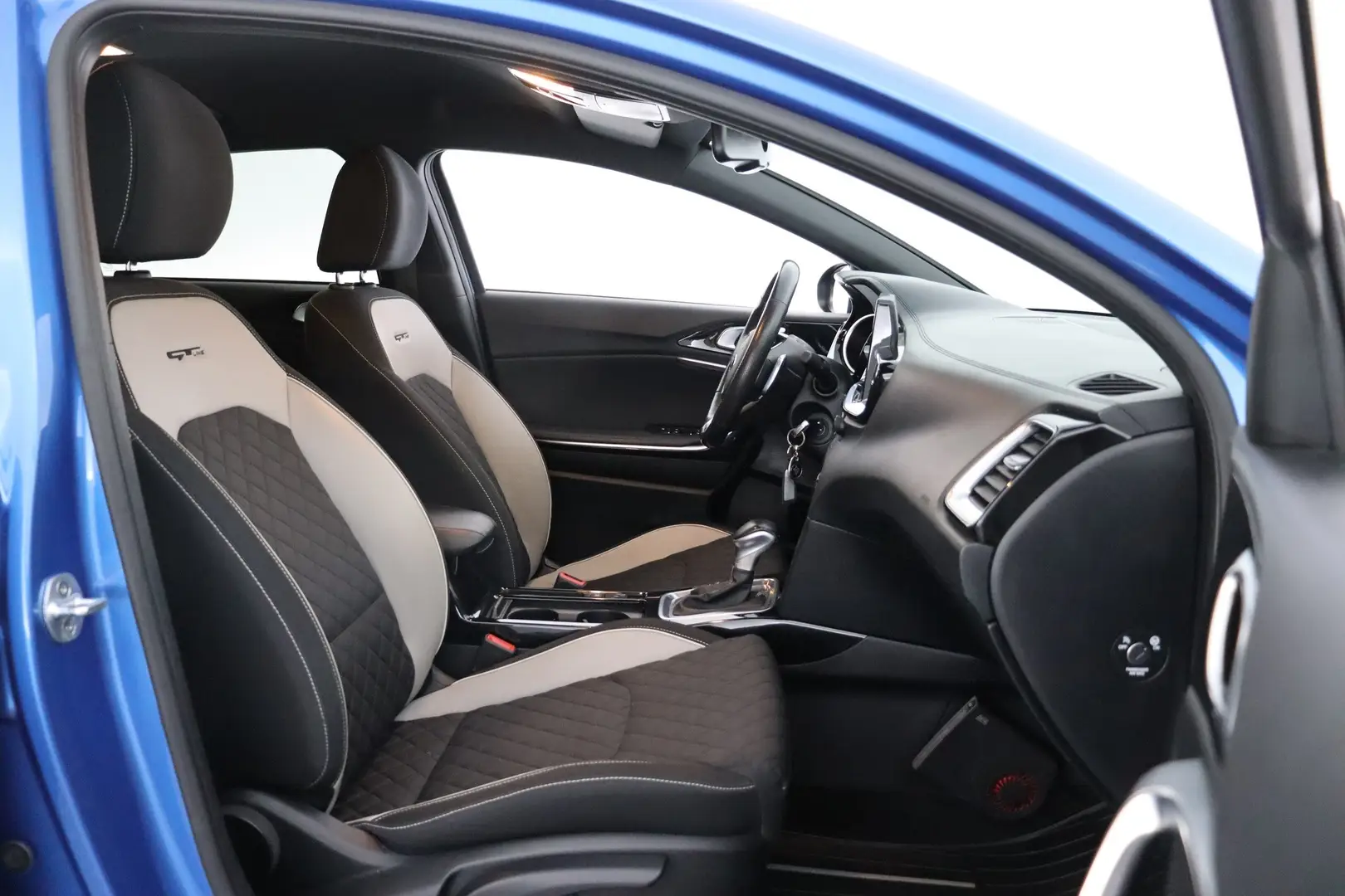 Car Image - 4L25FYfh8d7rLNmjNcEKGX