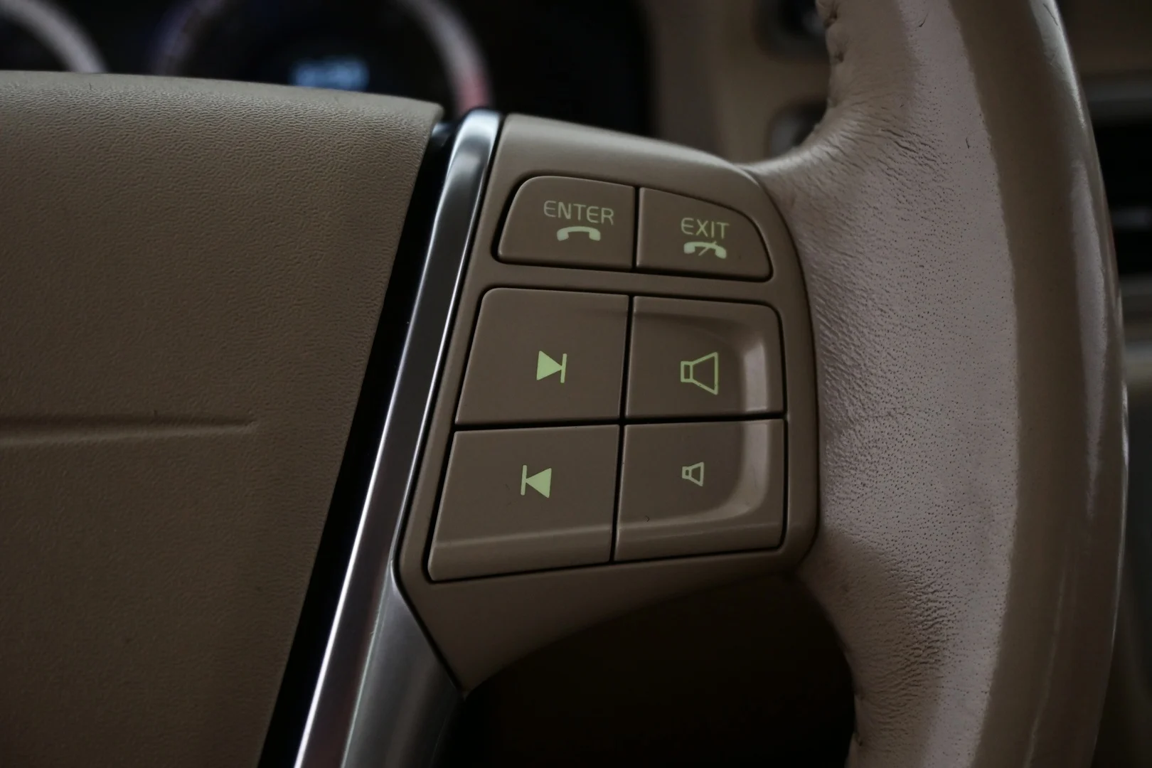 Car Image - 4JgrgkZkIUKN1Xr8v4jMrY