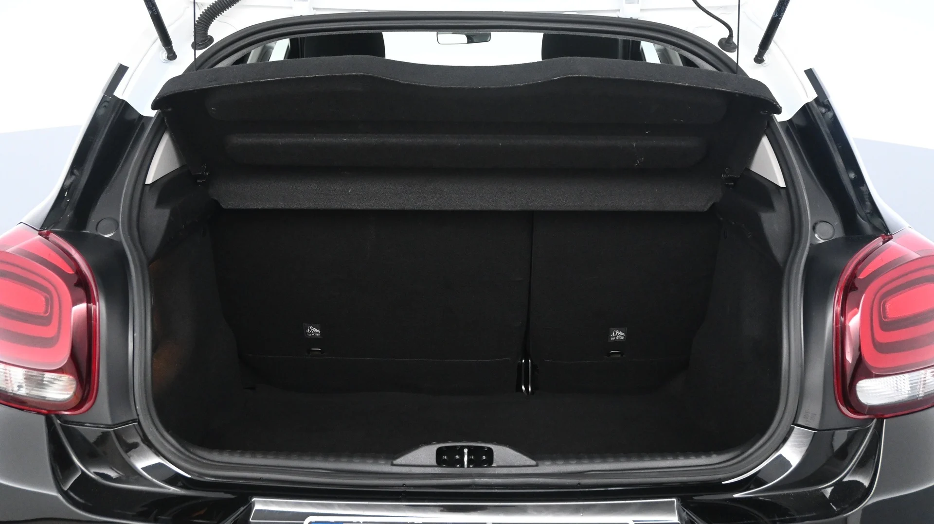 Car Image - 3g8WEuEaIFLcsJhTf9LviV