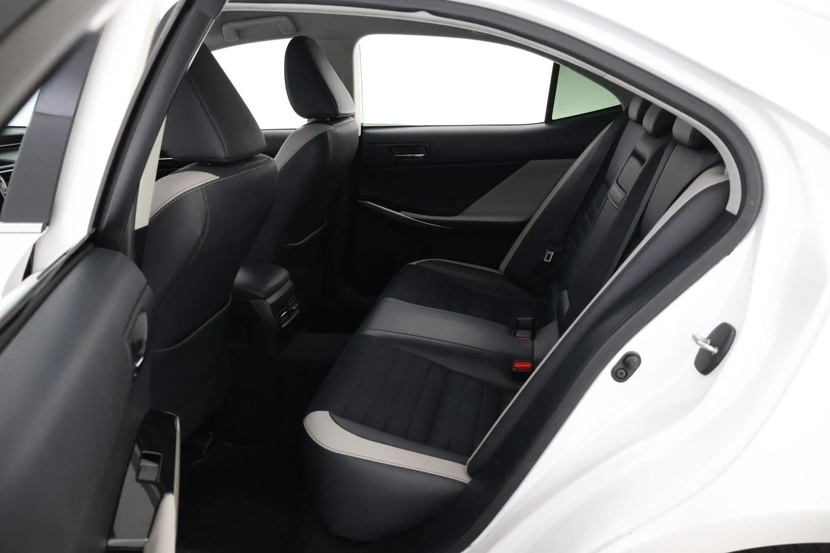 Car Image - 3rWvXhbzmb2l4UVNRs3abO