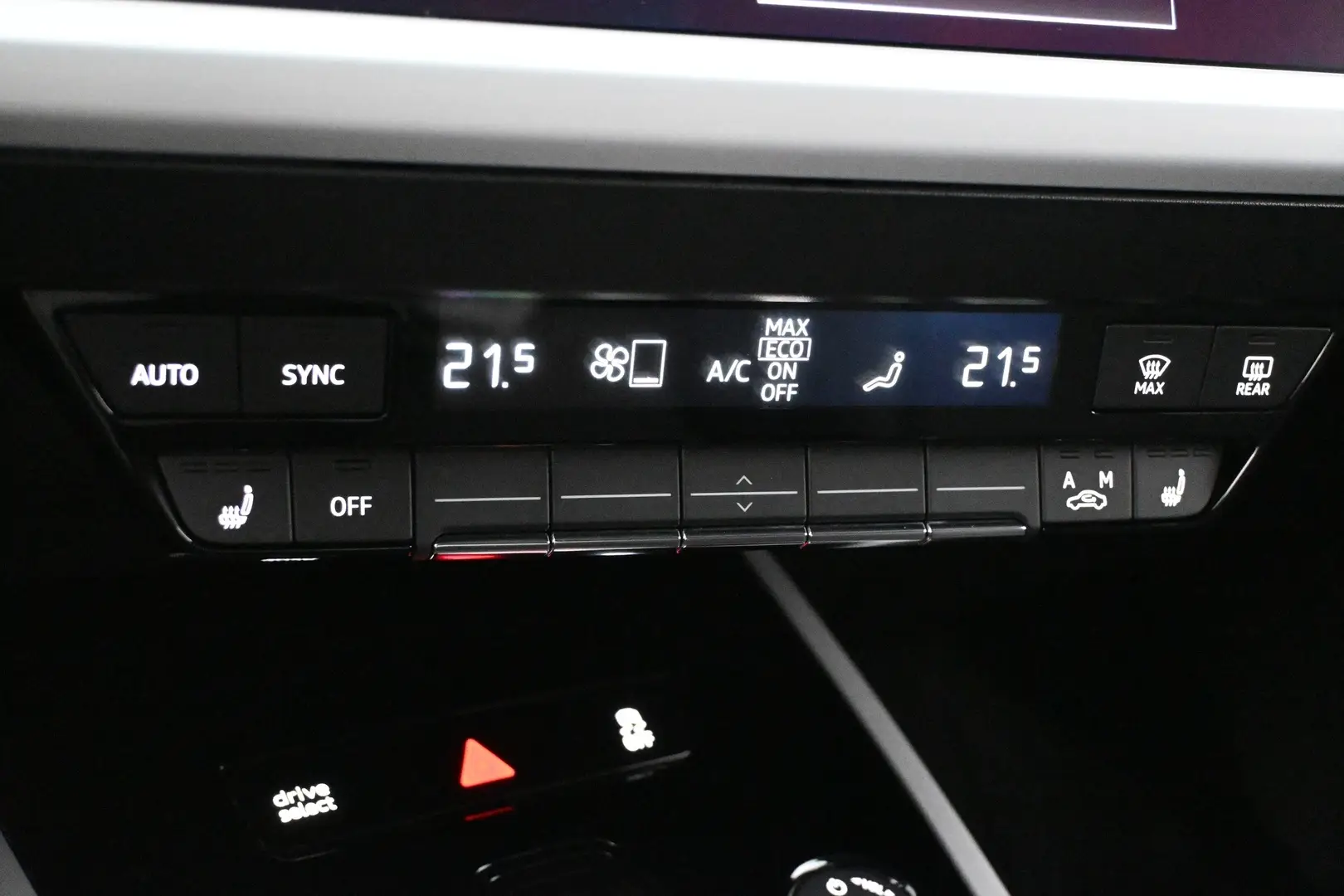 Car Image - DvZBINyq8JNIeirTfnZka