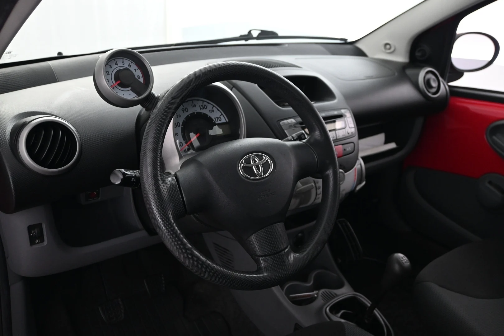 Car Image - 353TQYMRql9byLrccFGF0t