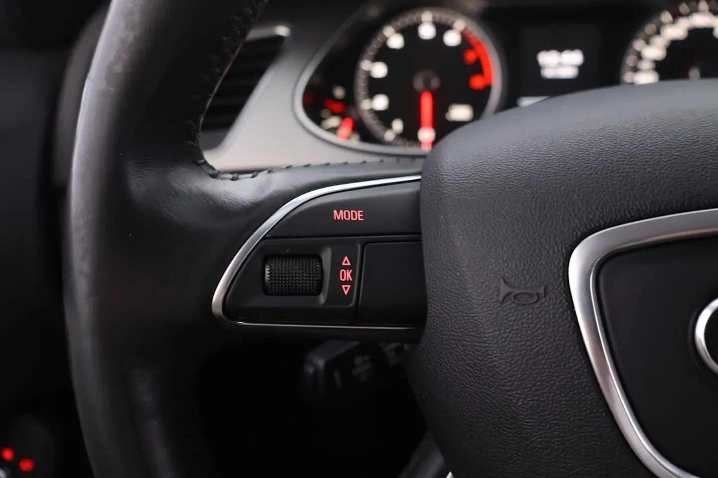 Car Image - 4o8z3EfavhIlfFxTKoxqPR