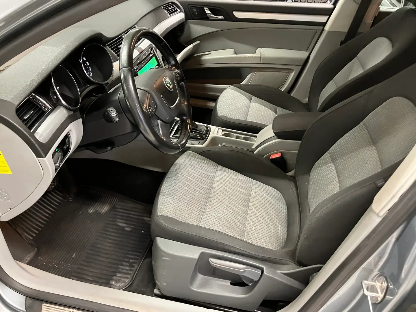 Car Image - FsTkKYT7XoojYjjK0pqFY