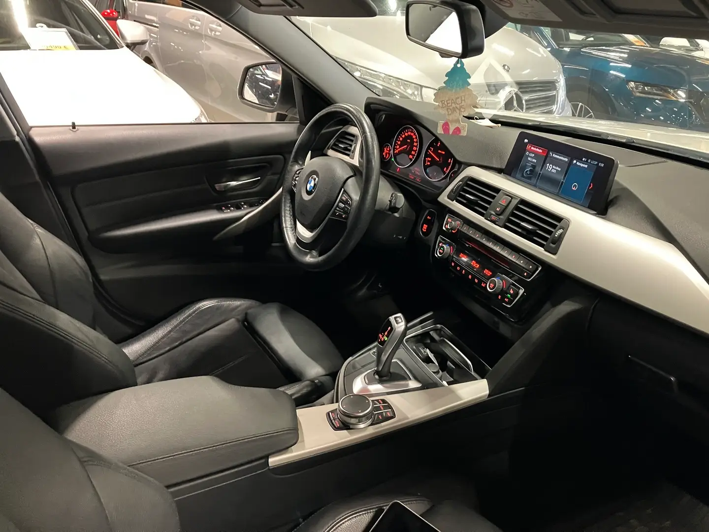 Car Image - 53KuAA84dOlNqJNZaotYZ3