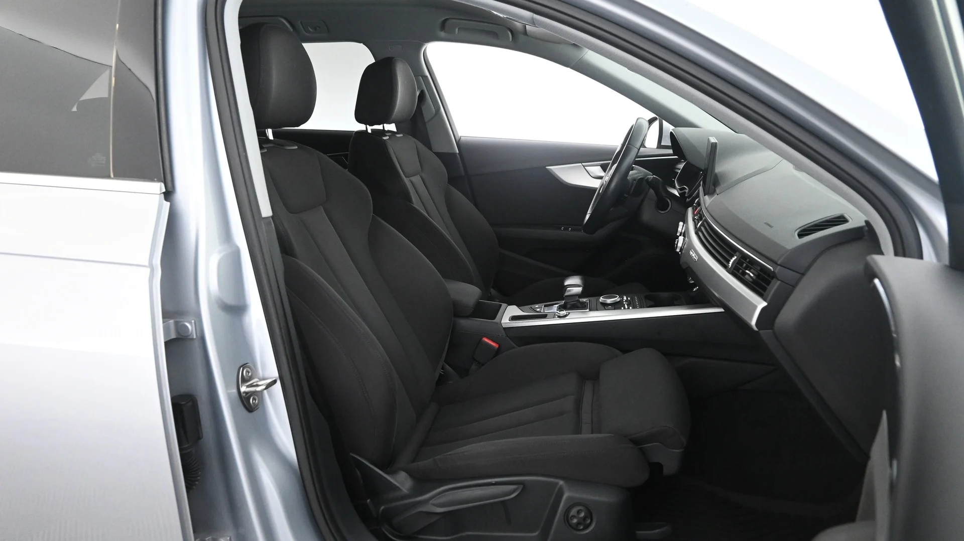 Car Image - 1iX4dgFtvN63q6zP9loC0z