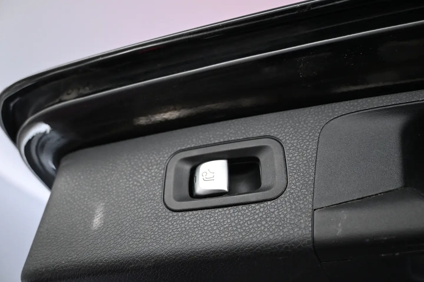 Car Image - 2t0QqOLLDi9IqCiXNAbHkQ