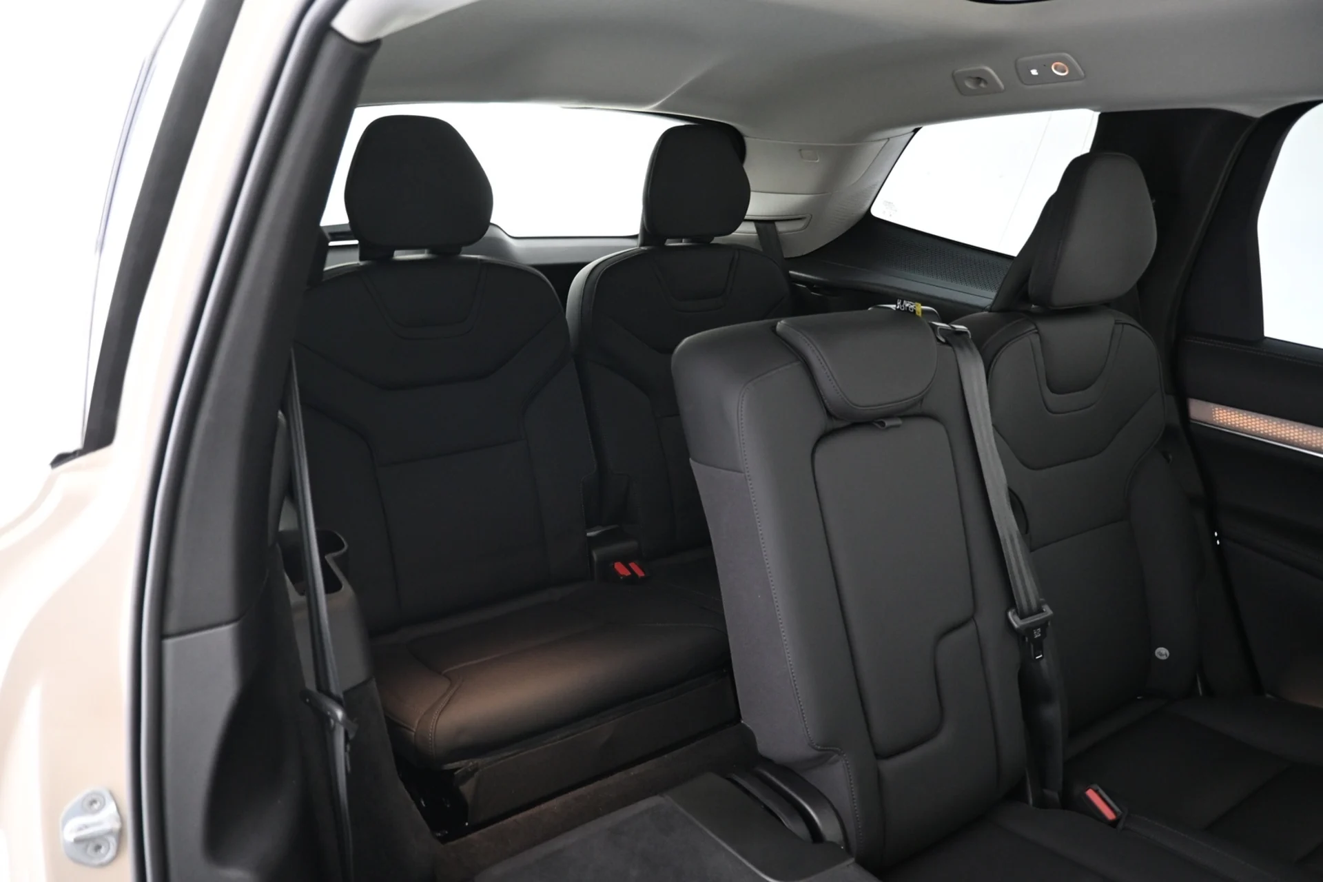 Car Image - 7qjEujmWjAhAIlL4S8YQjF