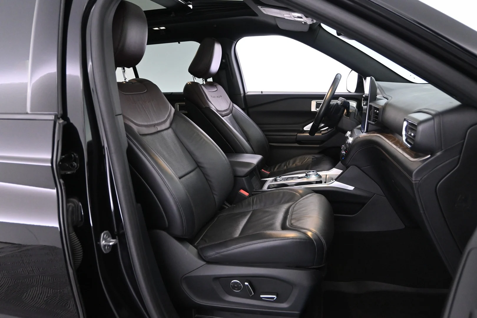 Car Image - IbuNWDnN1utu3vl0MjTLH