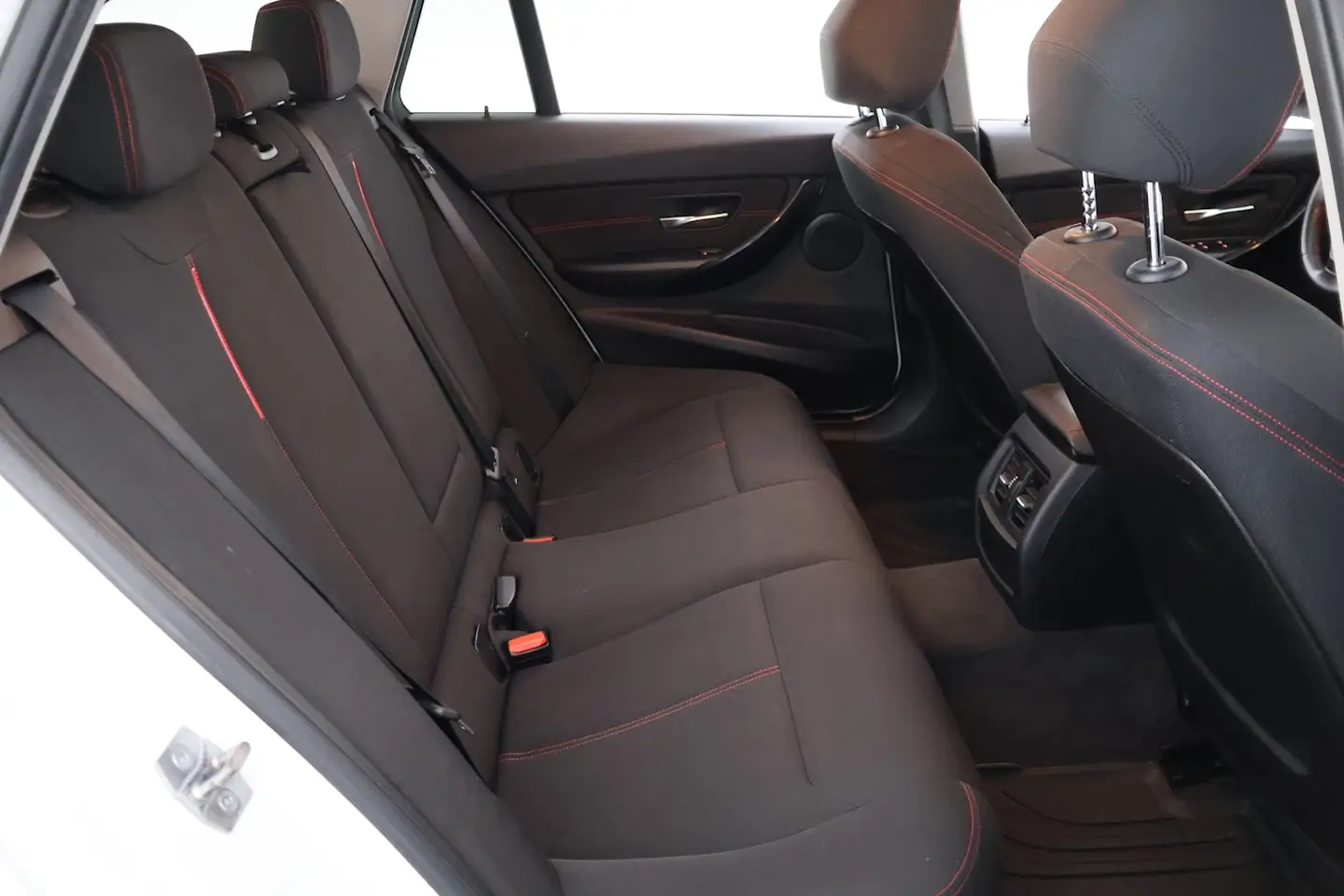 Car Image - 1hXmMYF85YESook5btj8TR