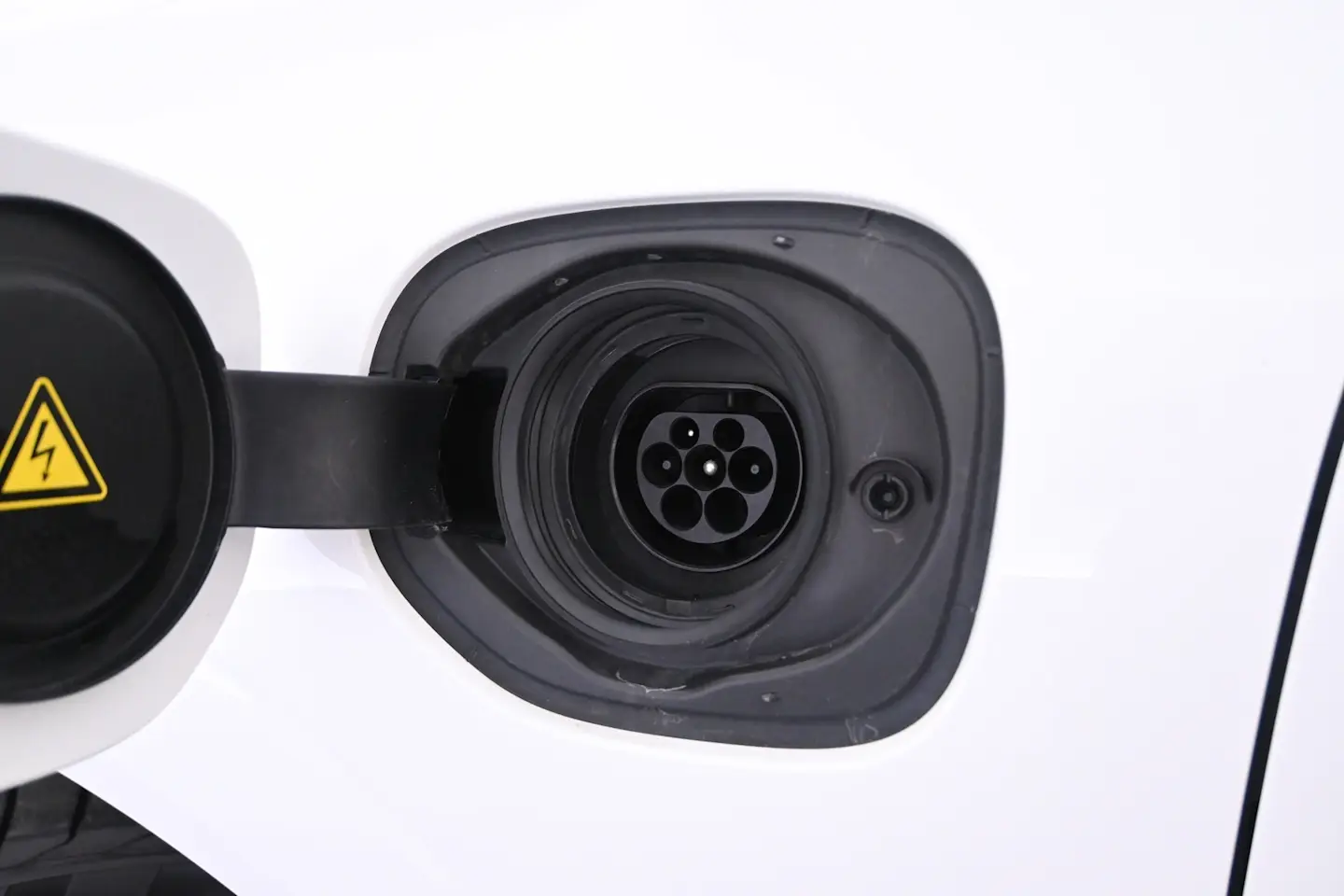 Car Image - 2yzWV51XqvpmKeDQhAbJEq