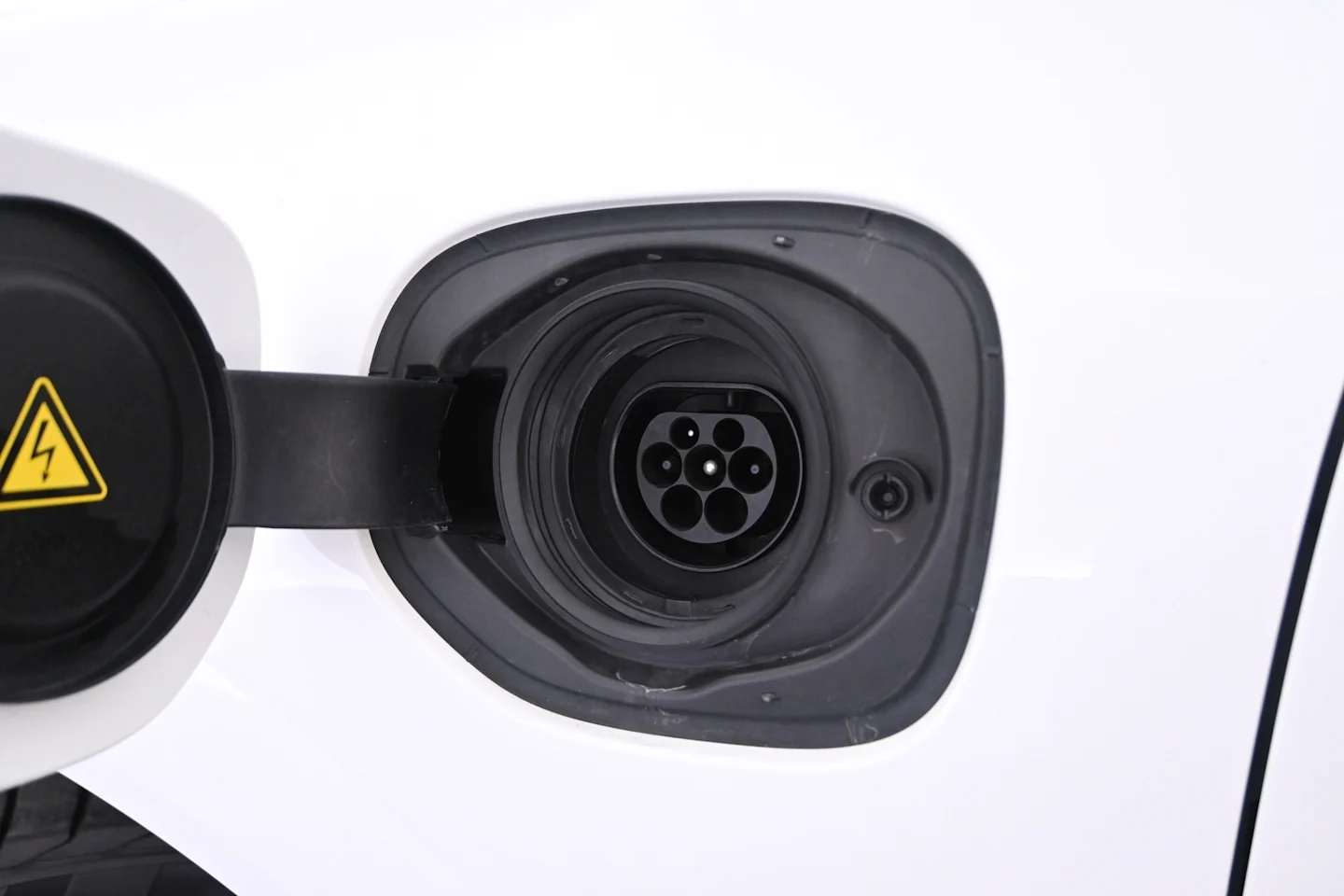 Car Image - 2yzWV51XqvpmKeDQhAbJEq