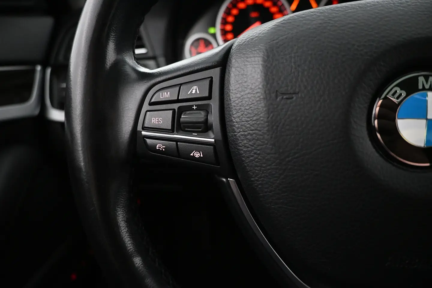 Car Image - 2xw77m5w355Yamdi1dH8NQ