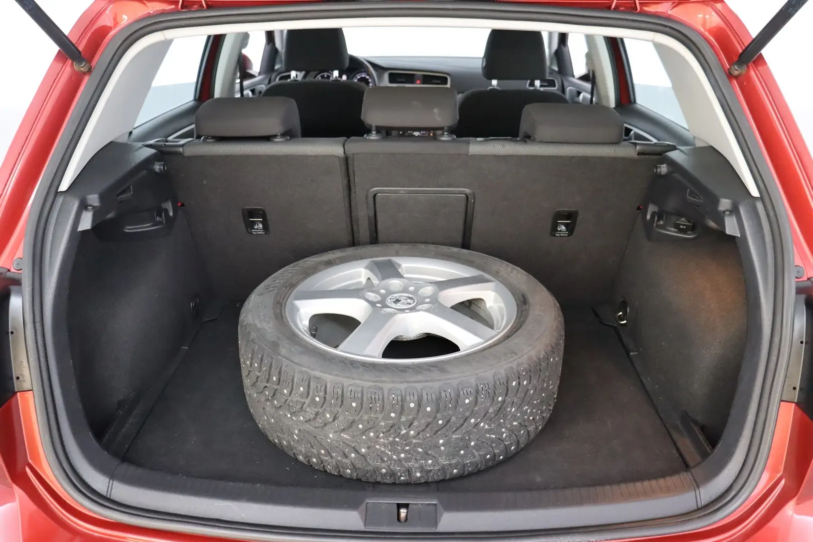 Car Image - 6qfhQDFUlN9zl2Z8aRkzcB