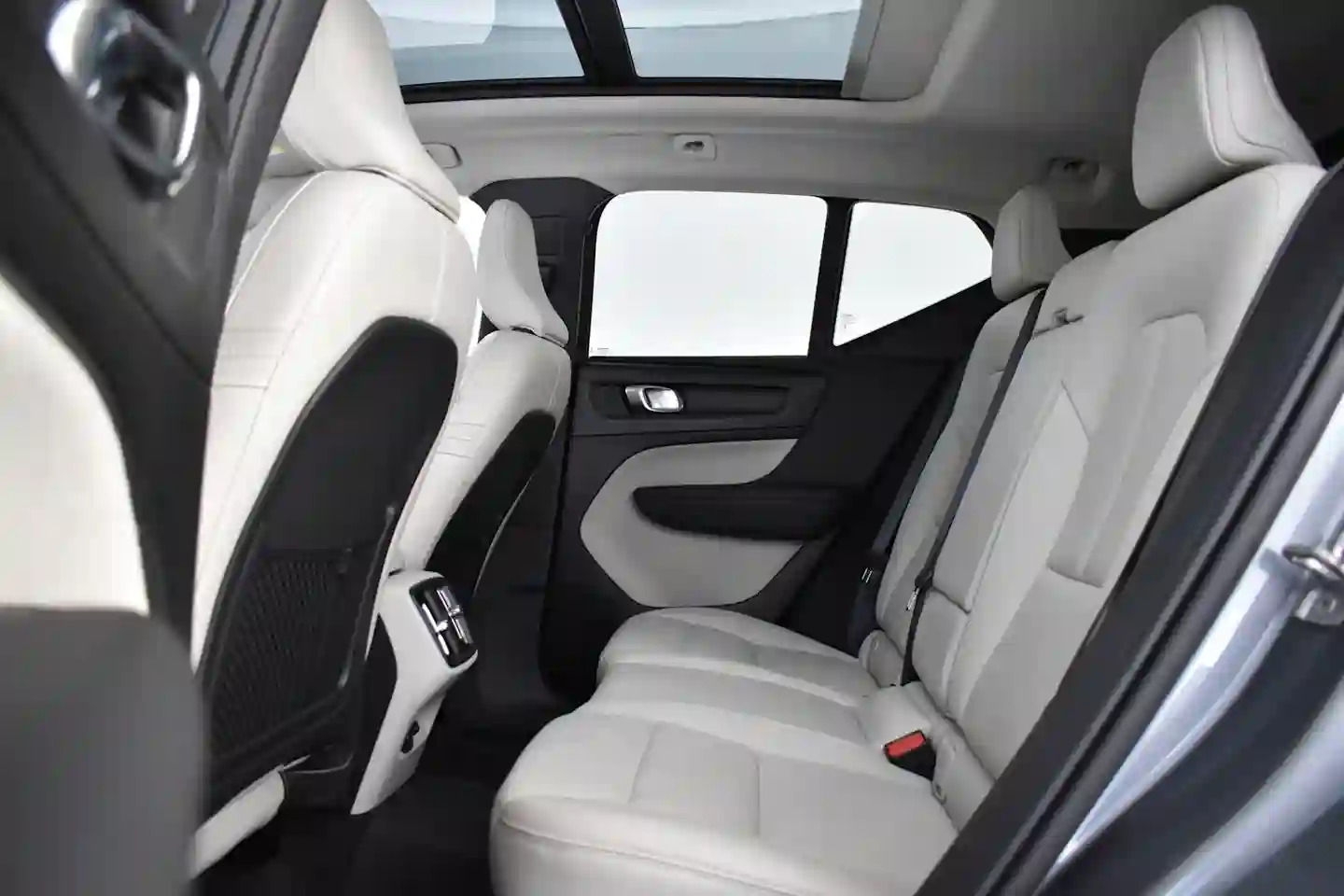 Car Image - 2QYuHWR5ifdTucruvestxd