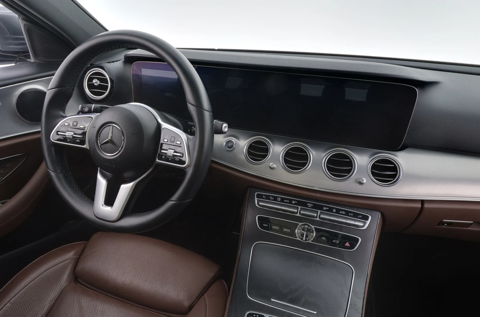 Car Image - 2VzzWZdHbzavbnHHZelRxO