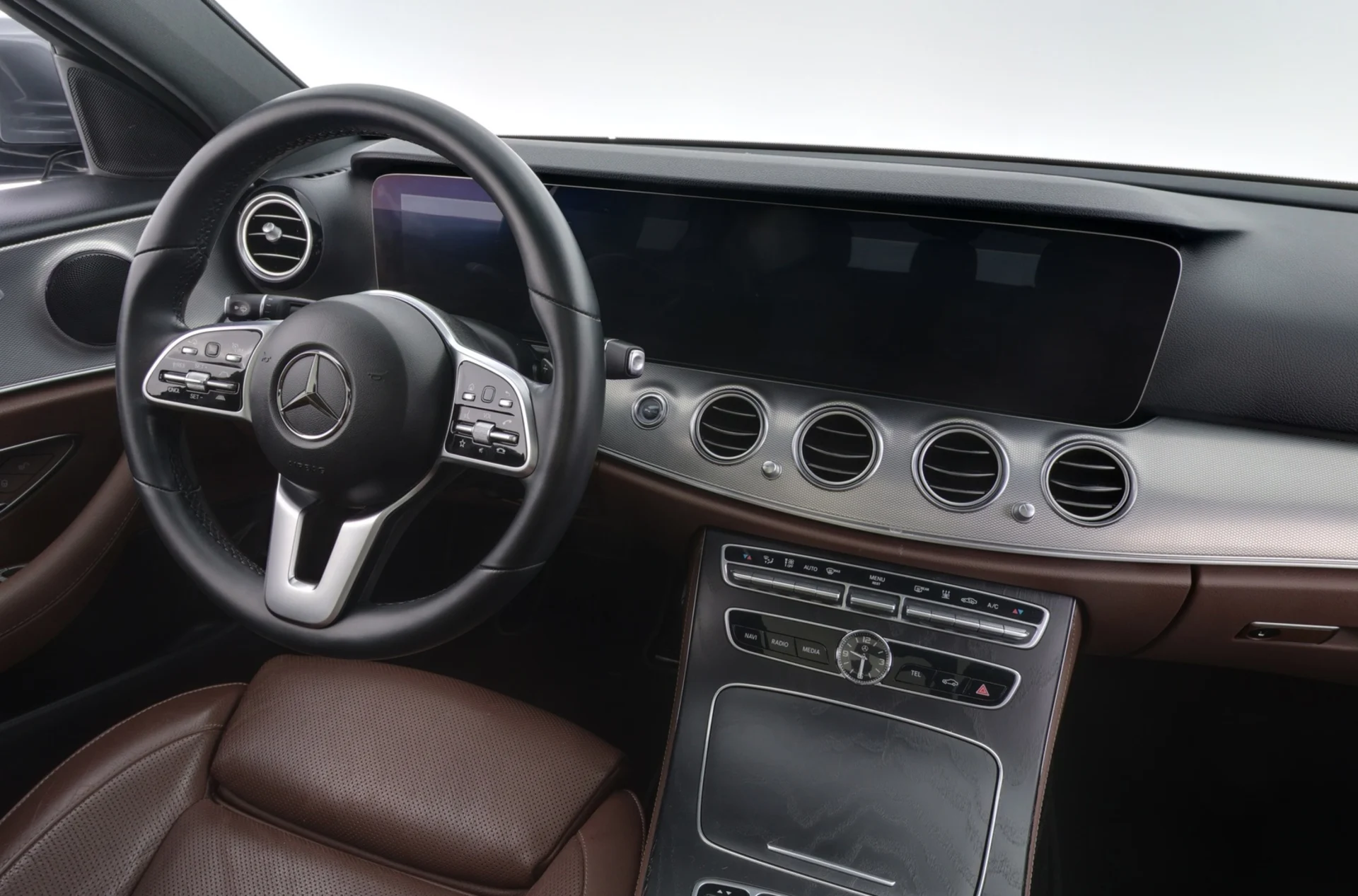 Car Image - 2VzzWZdHbzavbnHHZelRxO