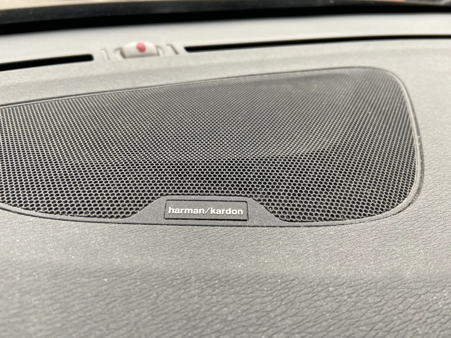 Car Image - 8hni6YsFfAfl8GN9w6Y7m