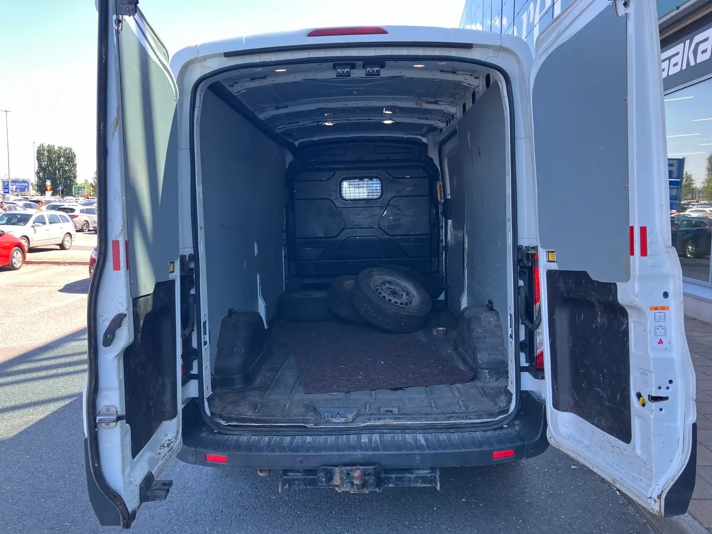Car Image - Zg1OafkWaYfMxYWeVc0HH