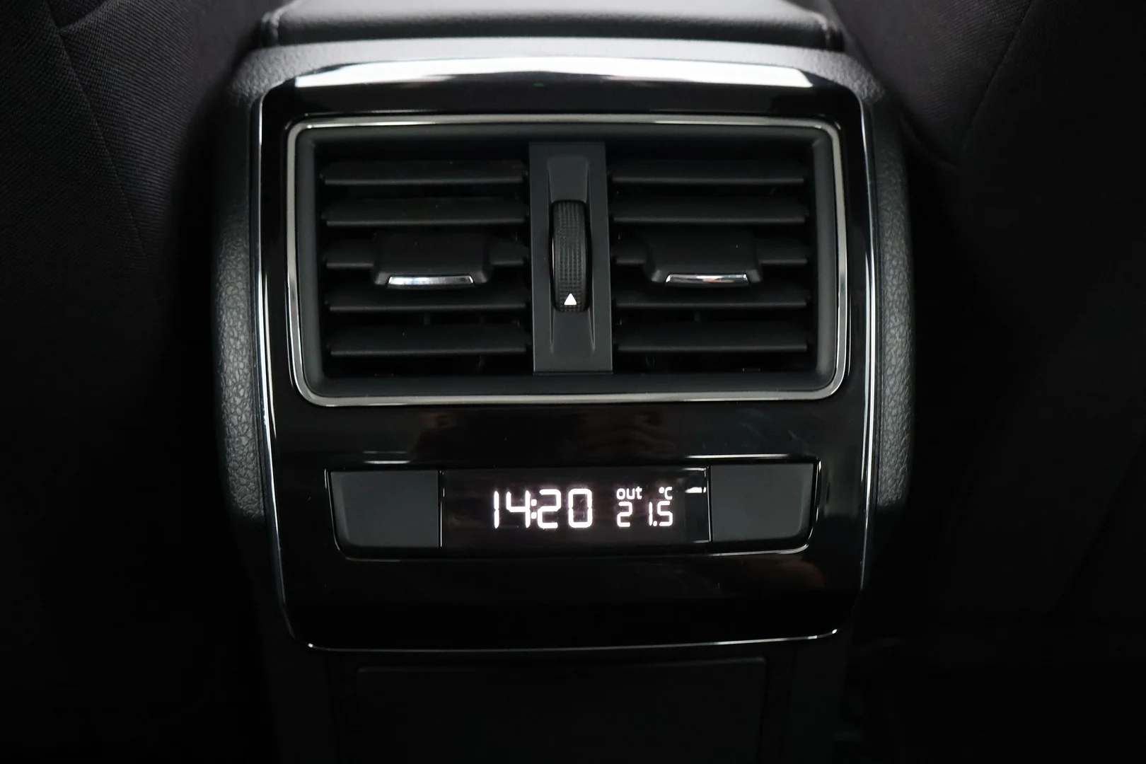 Car Image - 2It9zYIbAXGN6xDKnRlxF0