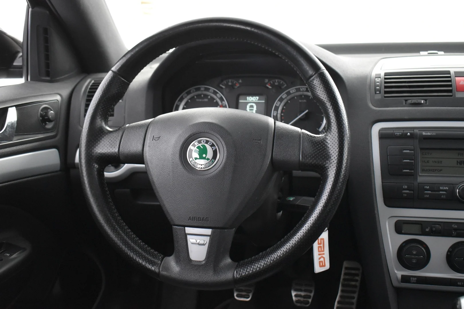 Car Image - 4moojSQvMBA8El9Ef2gjc