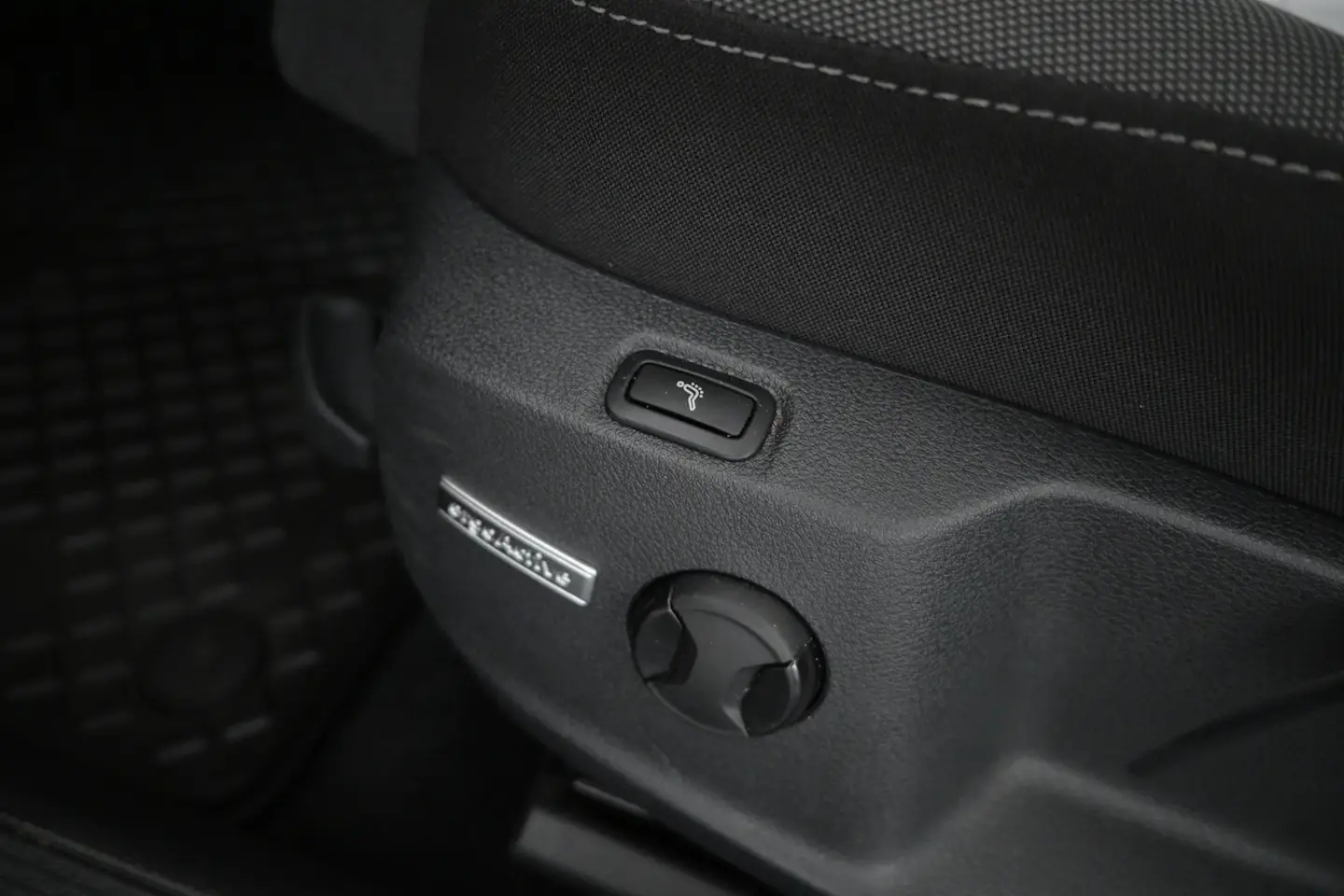 Car Image - 3ESnUwdMVgnO9mYlT9yH79