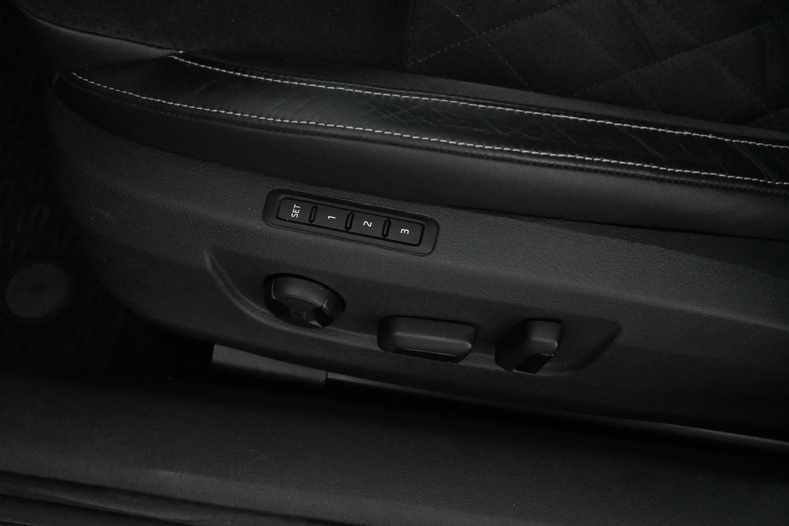 Car Image - 2nls6fmFmGVwlucJrU97LZ