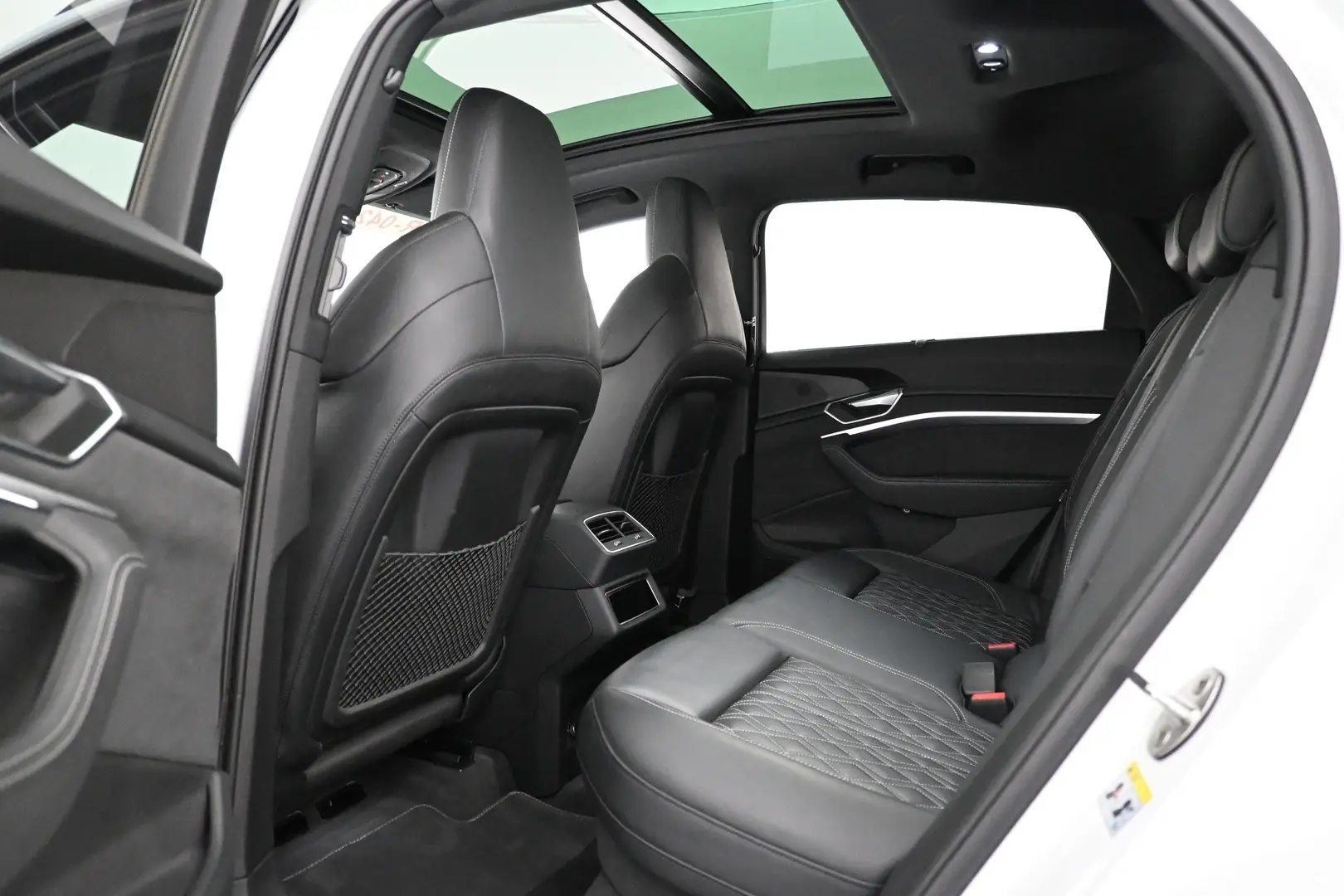 Car Image - 7yfc8LcSsQGGREM6YViXar