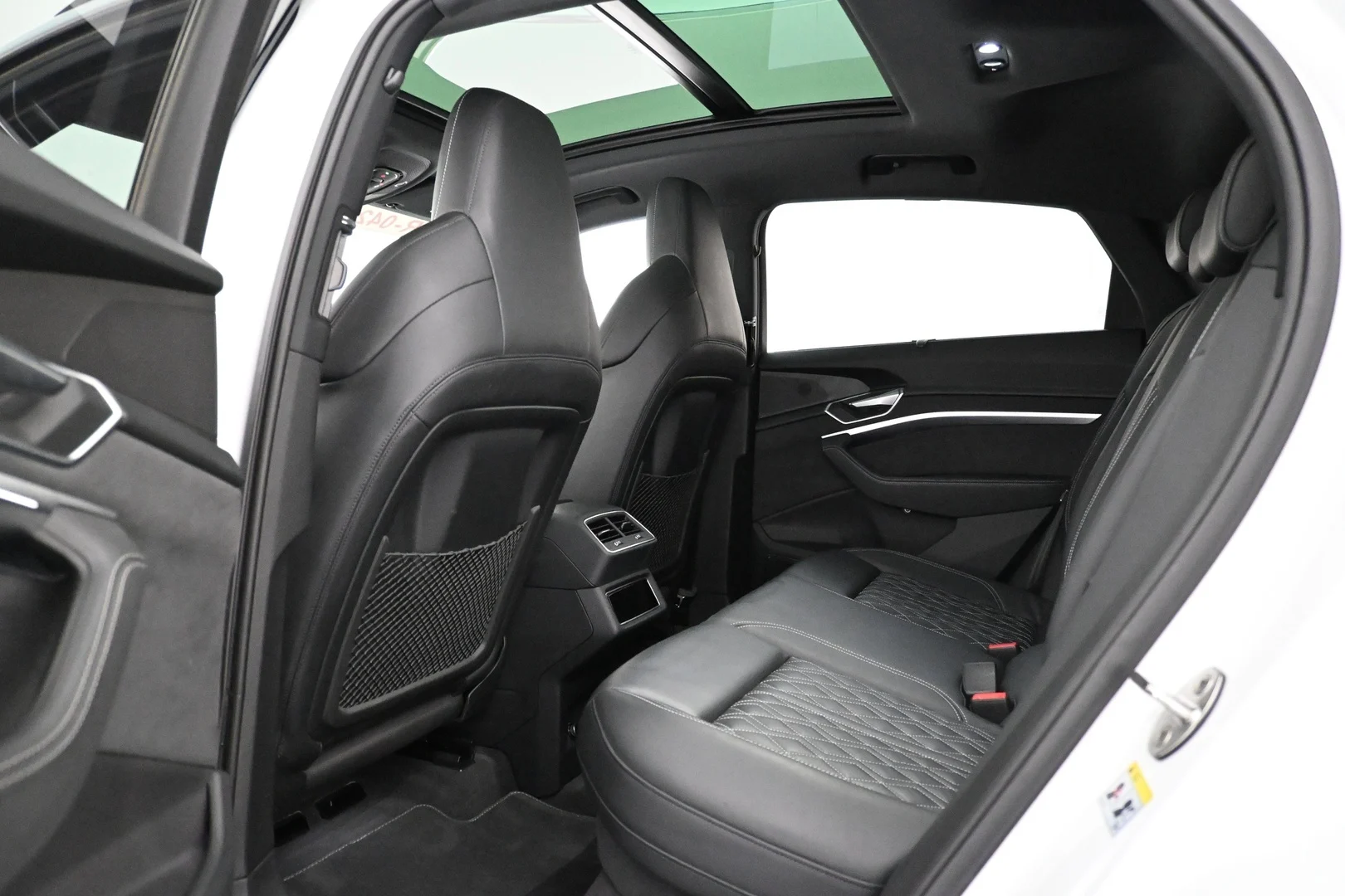 Car Image - 7yfc8LcSsQGGREM6YViXar