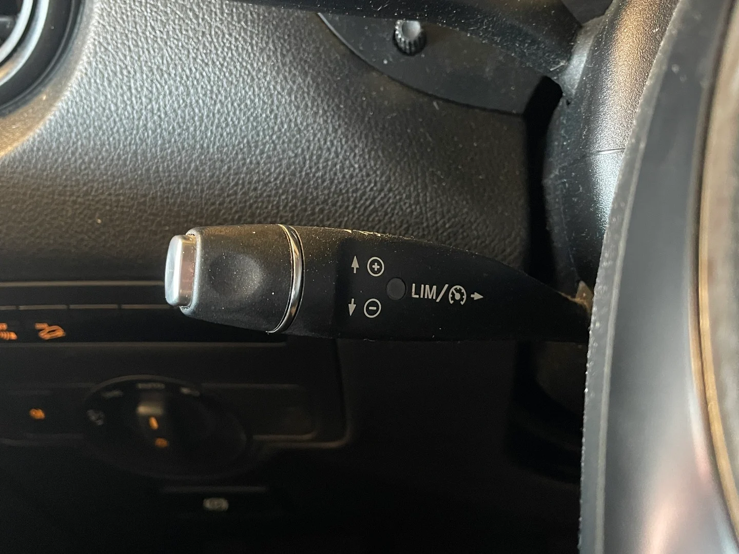 Car Image - 6SojFSv7TnuIqkl8ZYFlxi